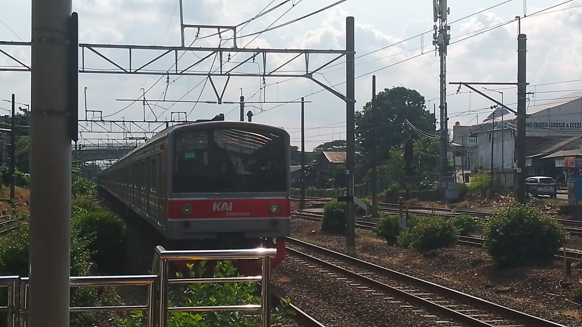 205 arah Bekasi  di Indonesia - foto kereta api