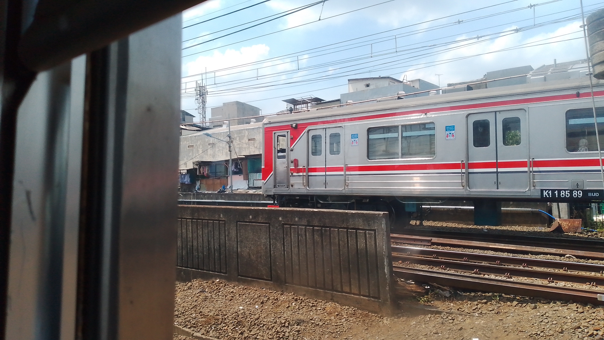 Balapan di Stasiun Indonesia - foto kereta api terbaru