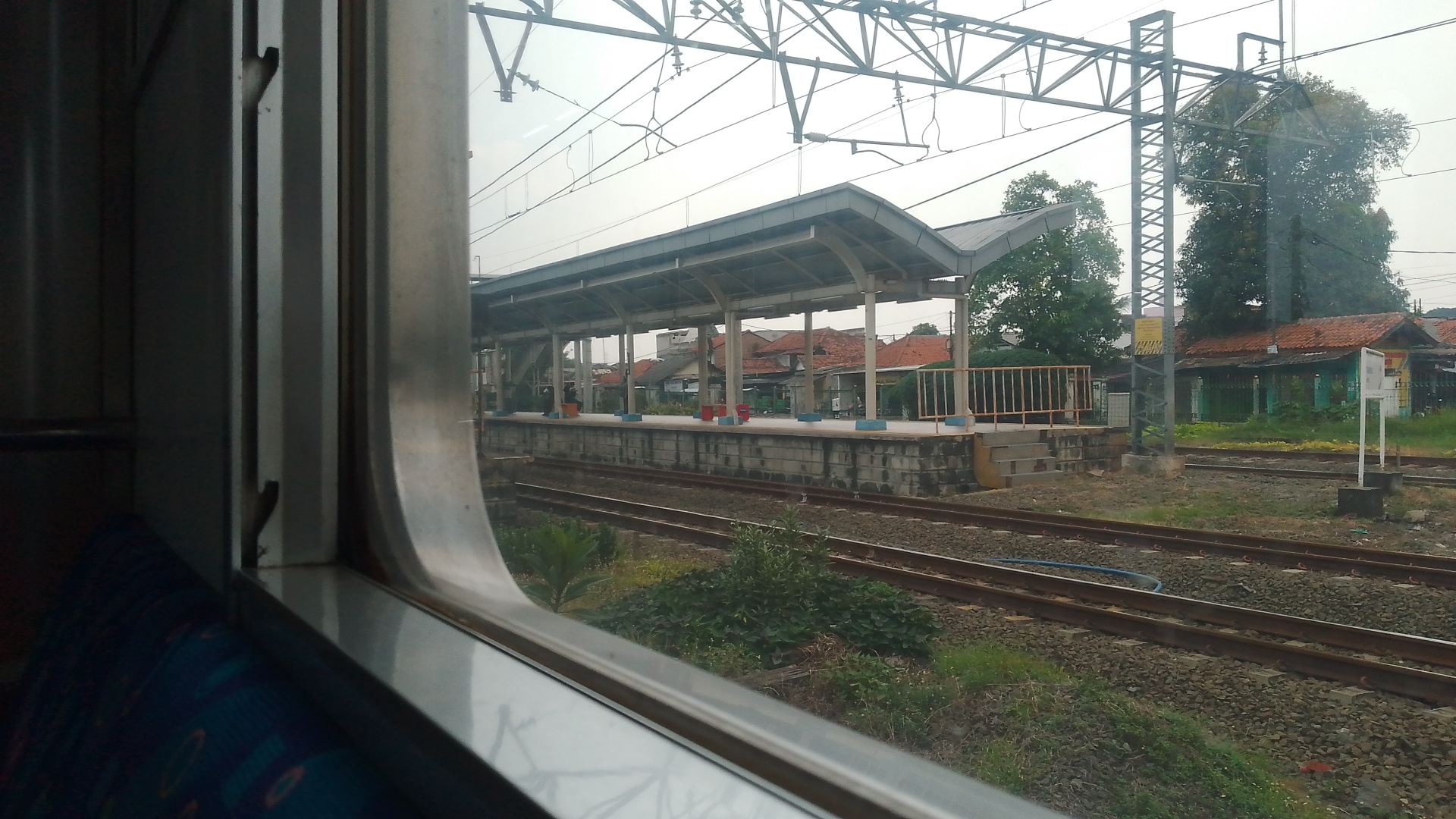 Berangkat tambun  di Indonesia - foto kereta api