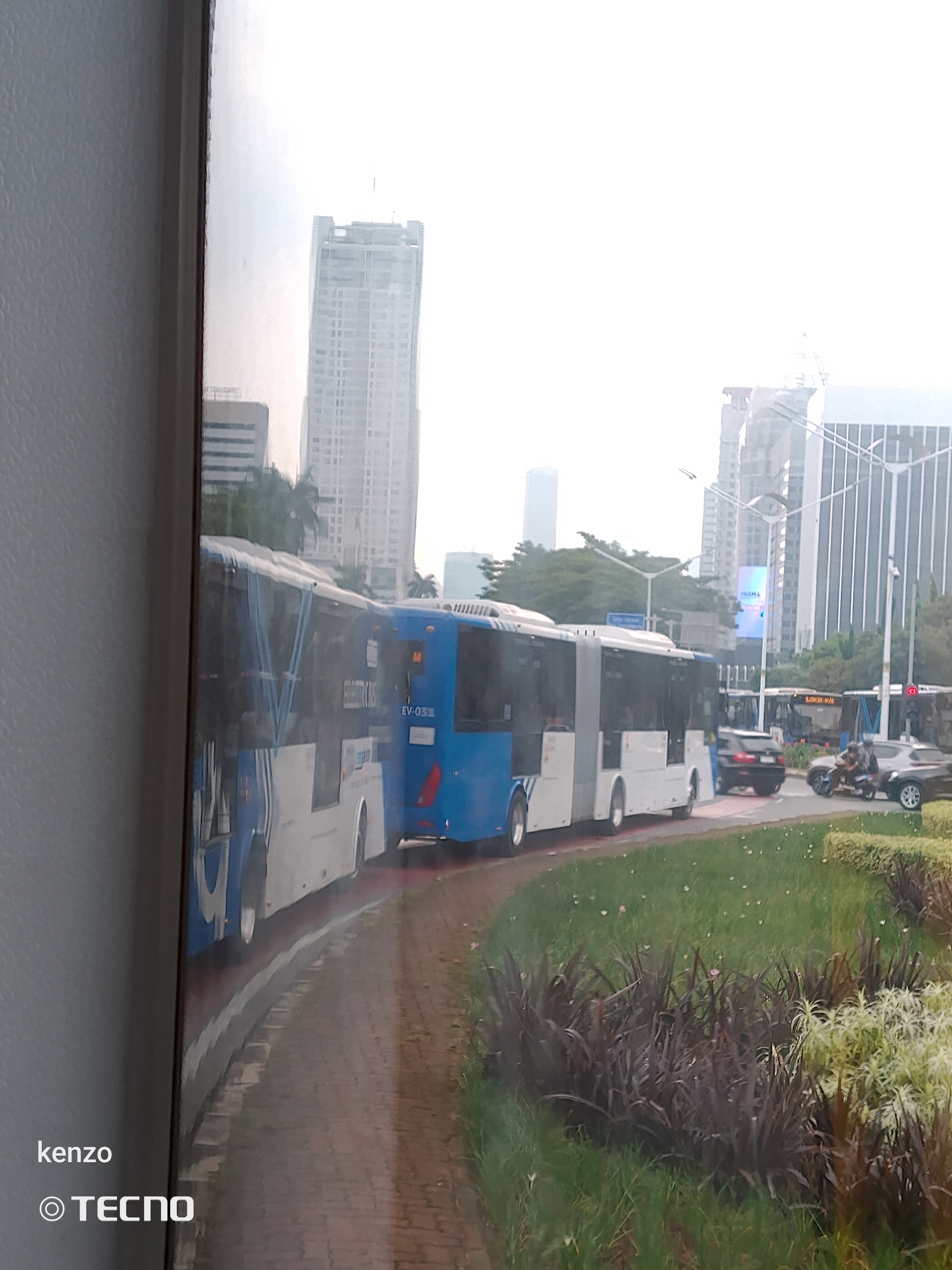 Bus gandeng uji coba  di Indonesia - foto kereta api