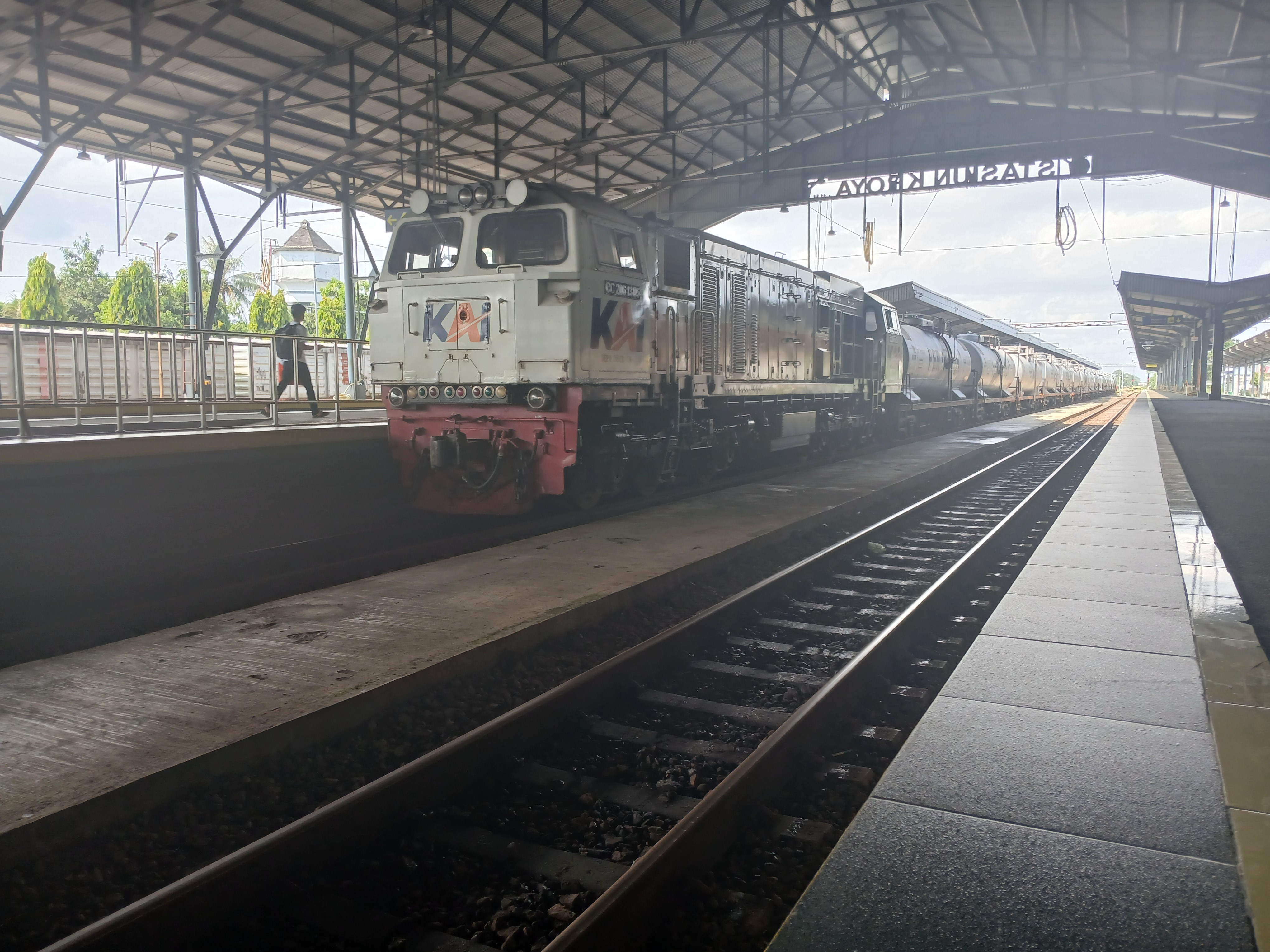 Cc 206 13 05 - trending kereta api