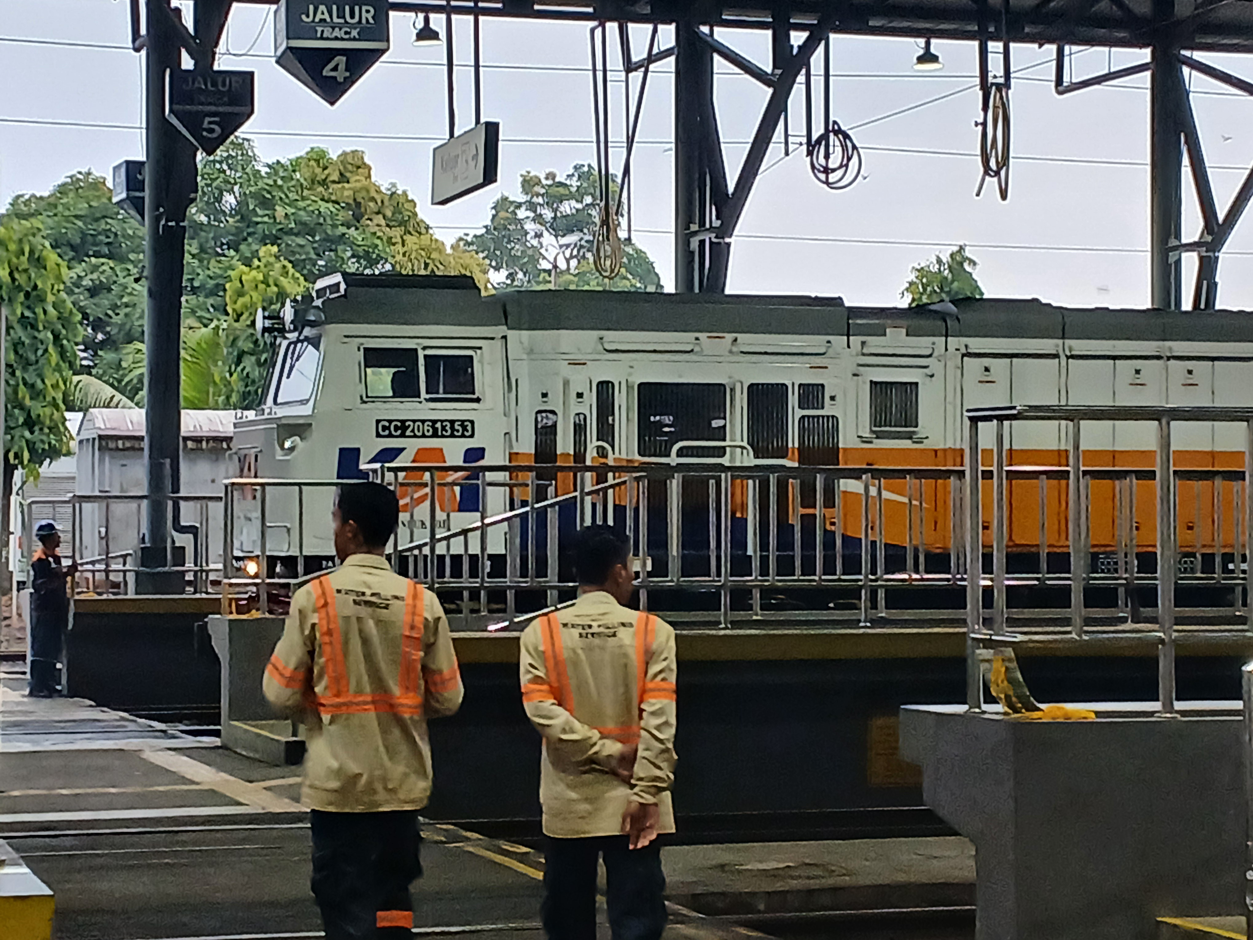 Foto Cc 206 13 53 - Kereta Cc di Indonesia