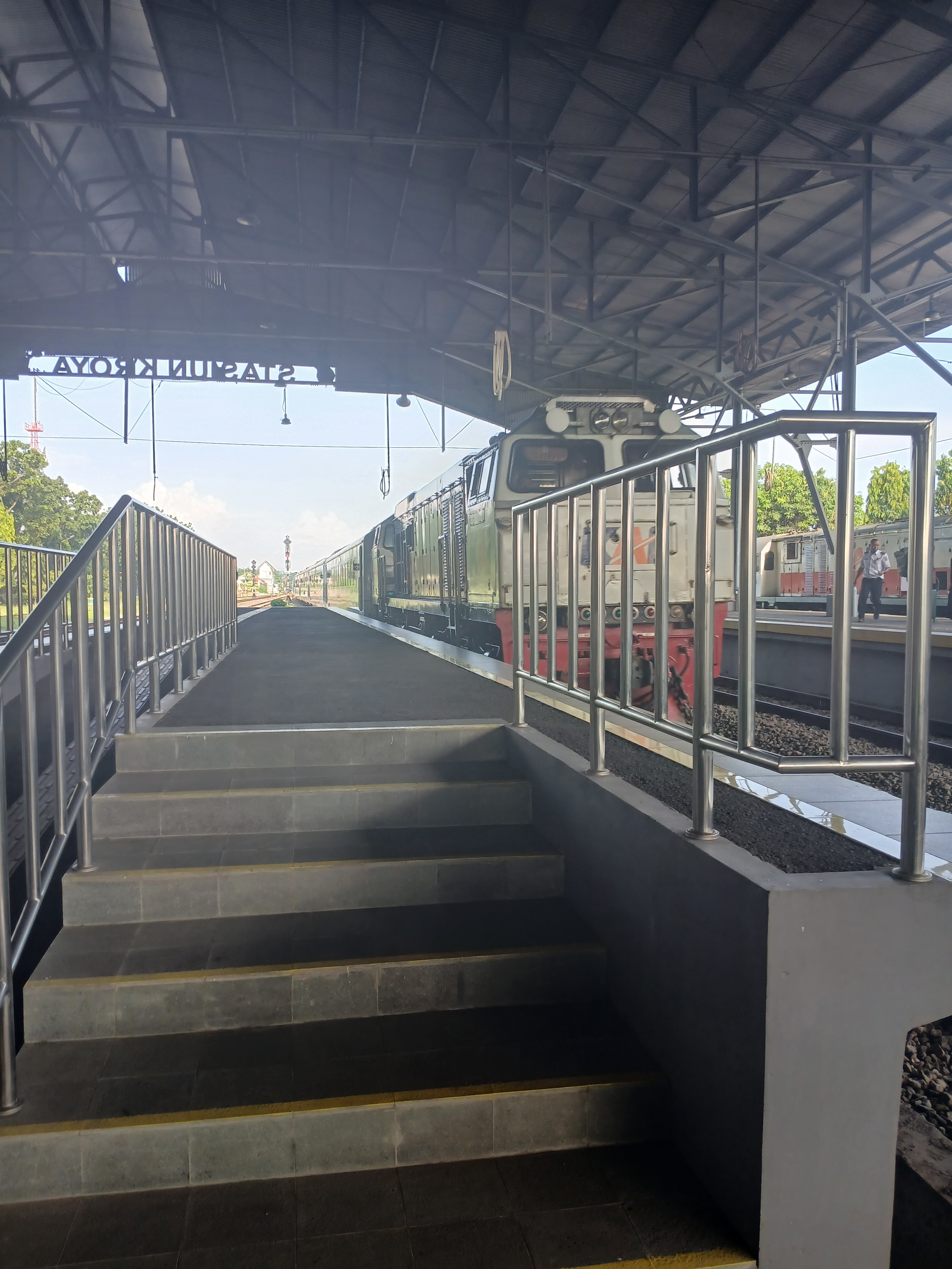 Cc 206 13 60 di Indonesia - foto kereta api