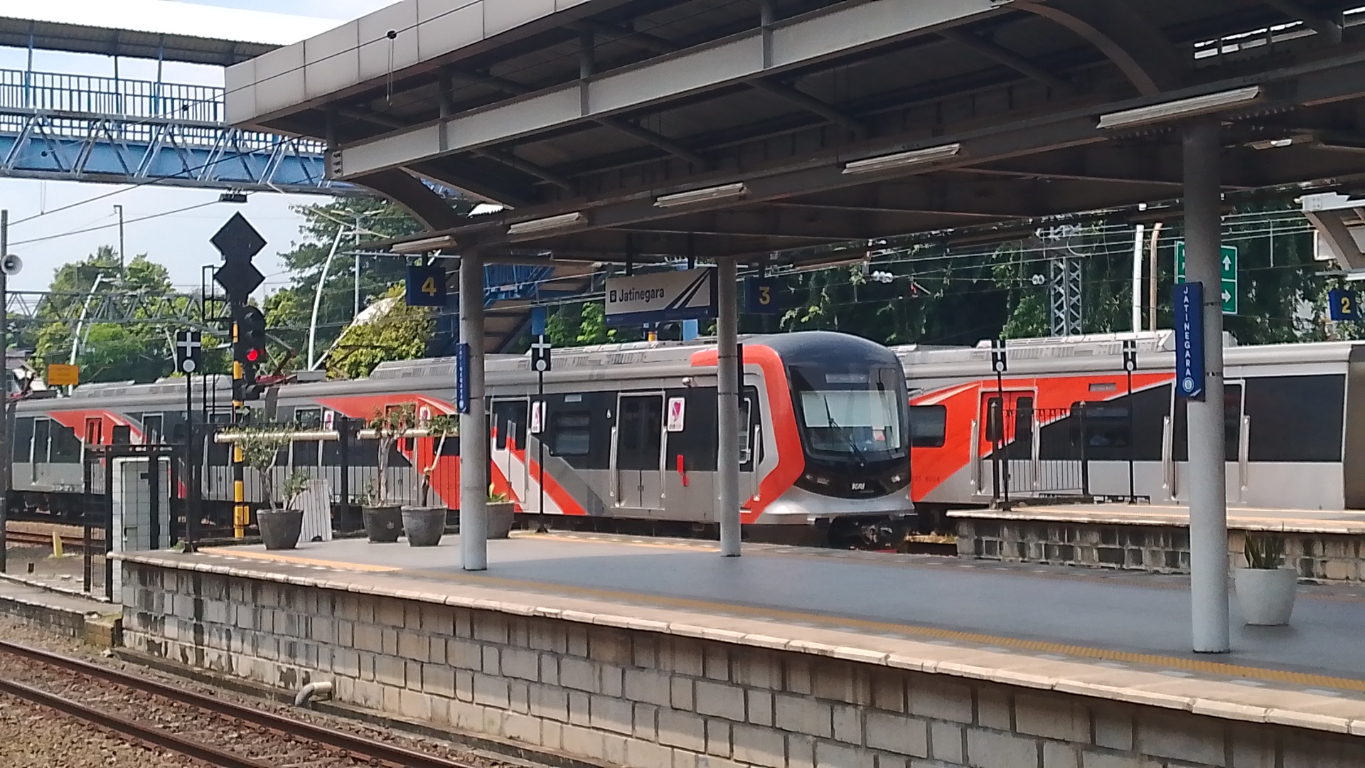 China ketemu china di Indonesia - foto kereta api