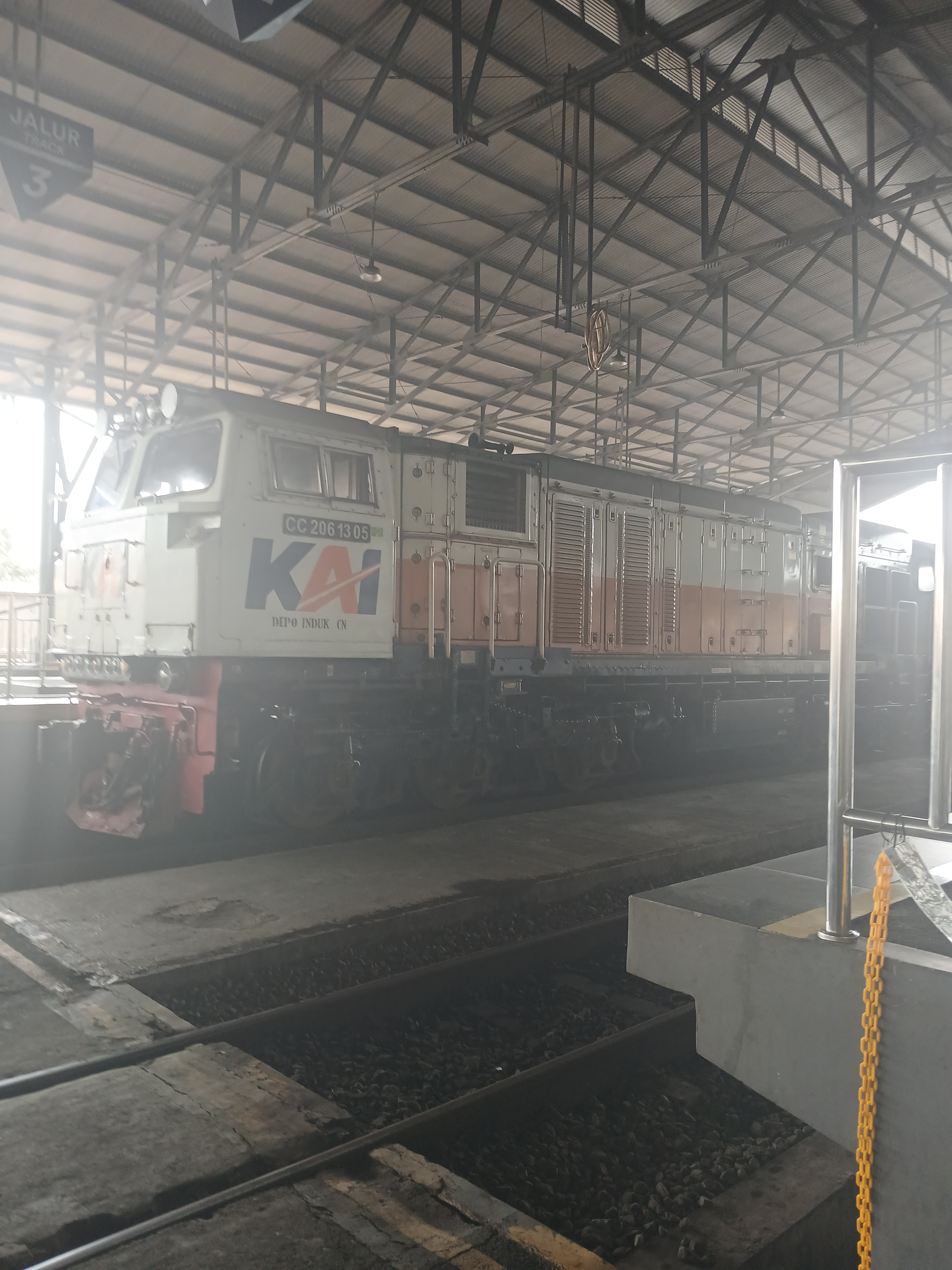 Gamao tengker siap berangkat di Indonesia - foto kereta api