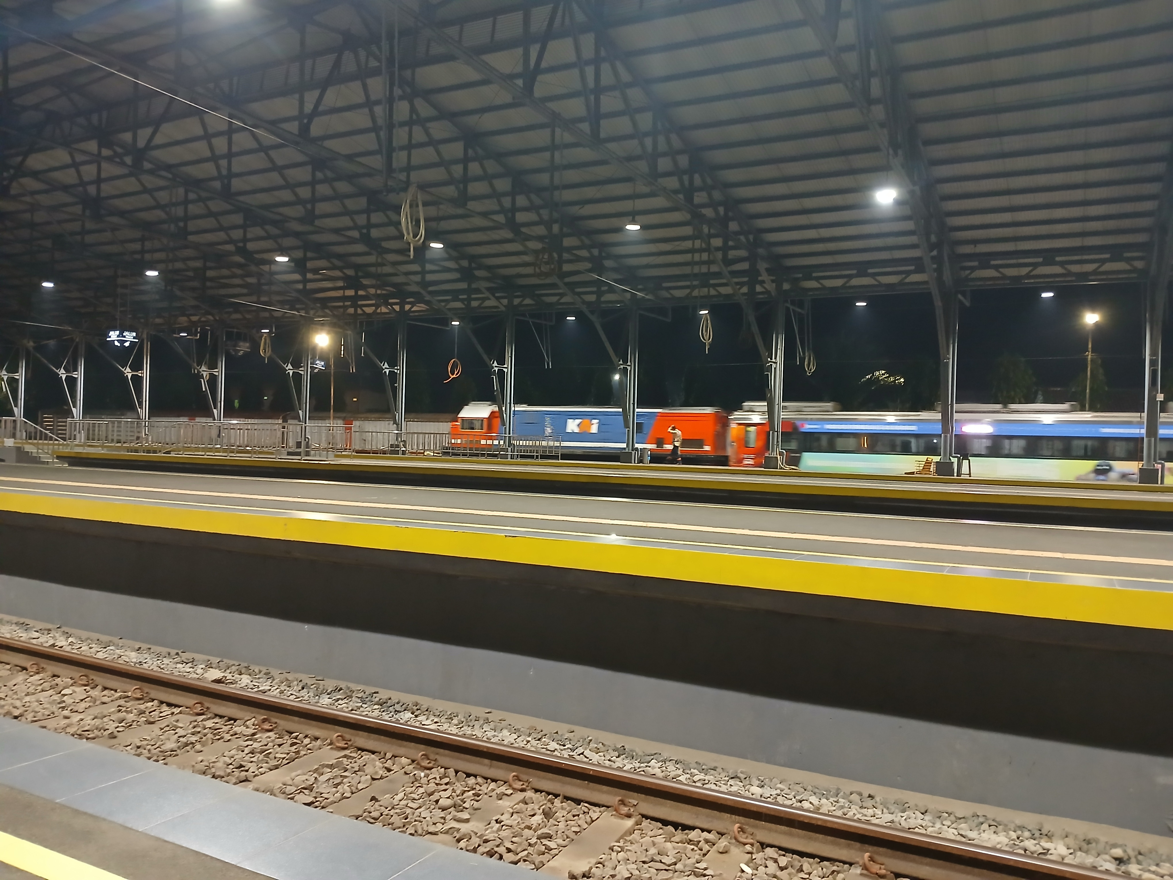 Ka batavia dengan lokomotif rnb di Indonesia - foto kereta api