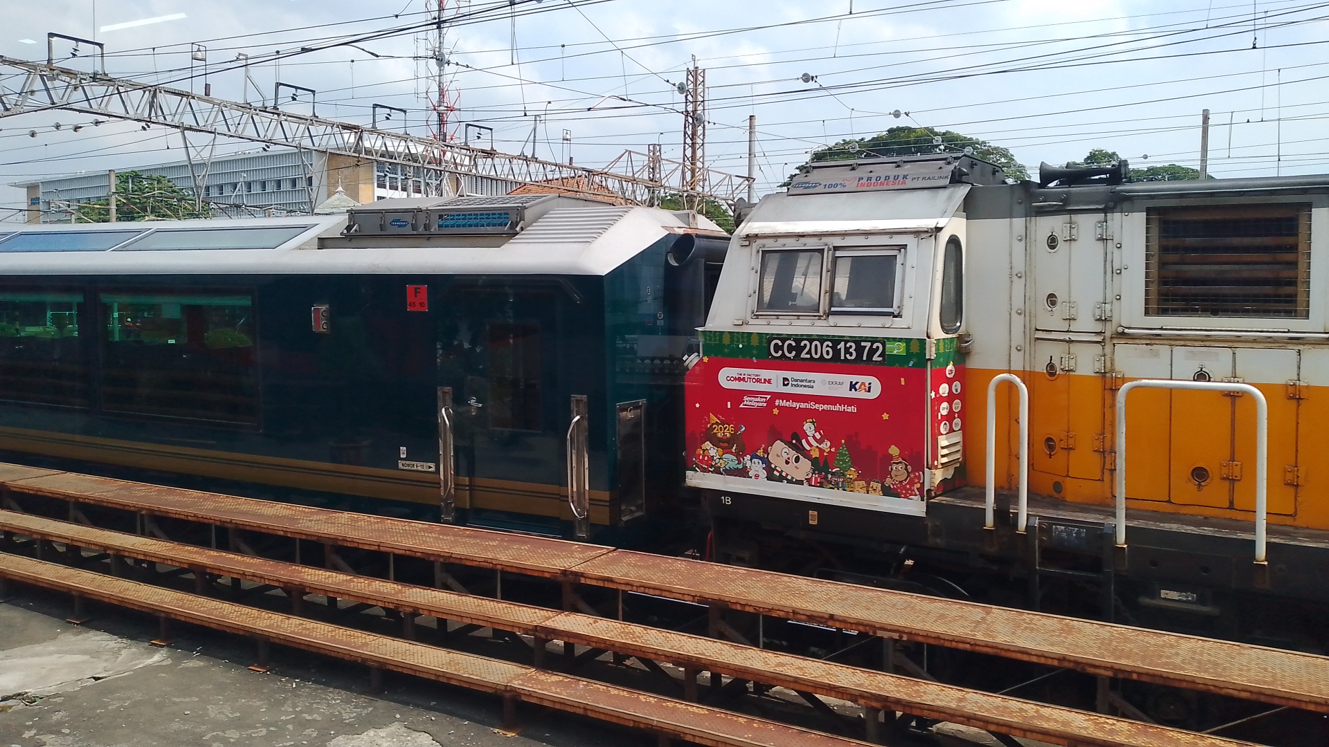 KA Manahan  di Indonesia - foto kereta api