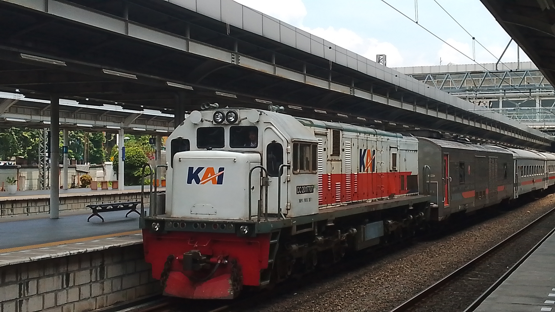 KA Matarmaja  di Stasiun Indonesia - foto kereta api terbaru