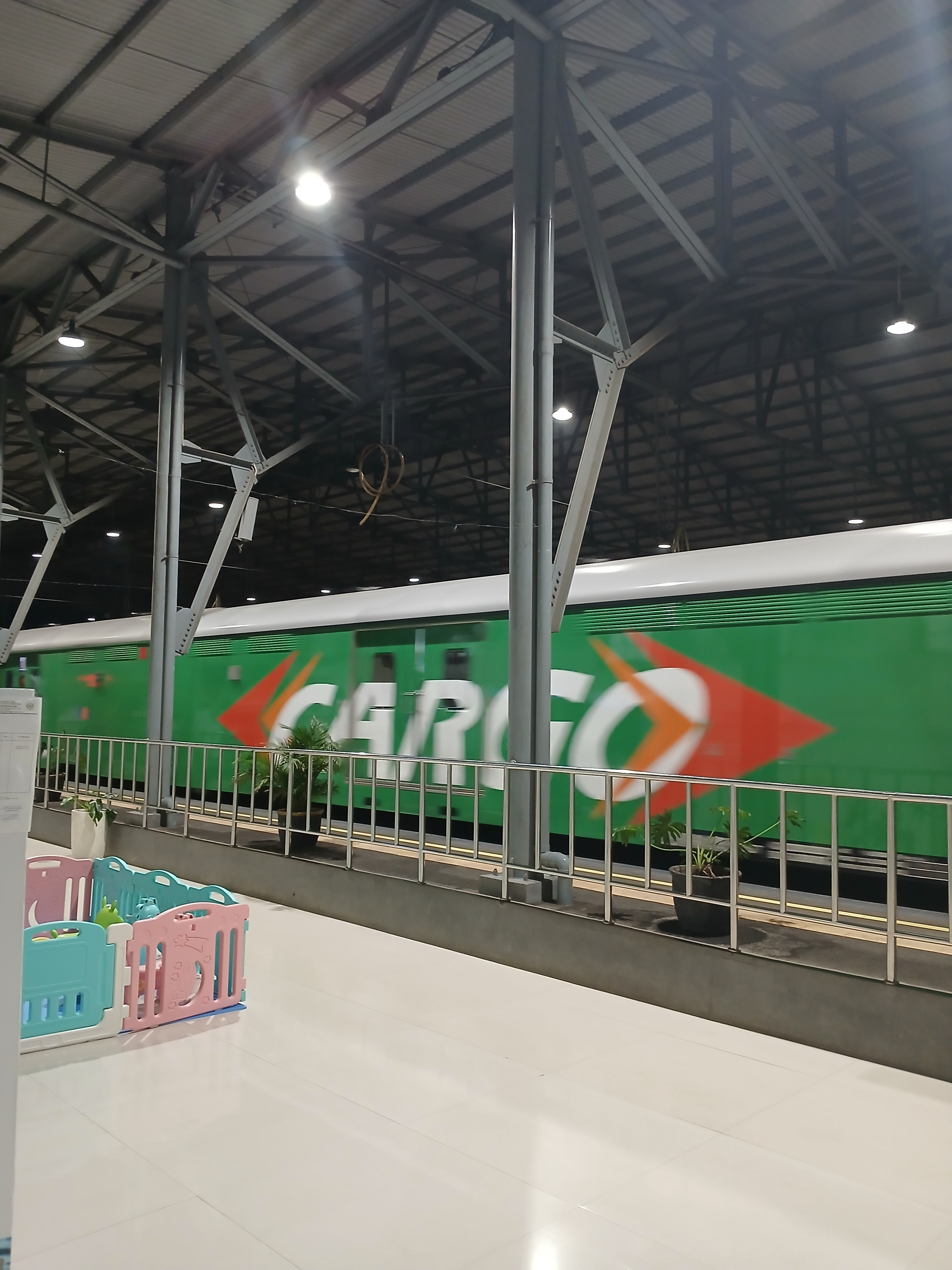 Ka parcel selatan di Indonesia - foto kereta api