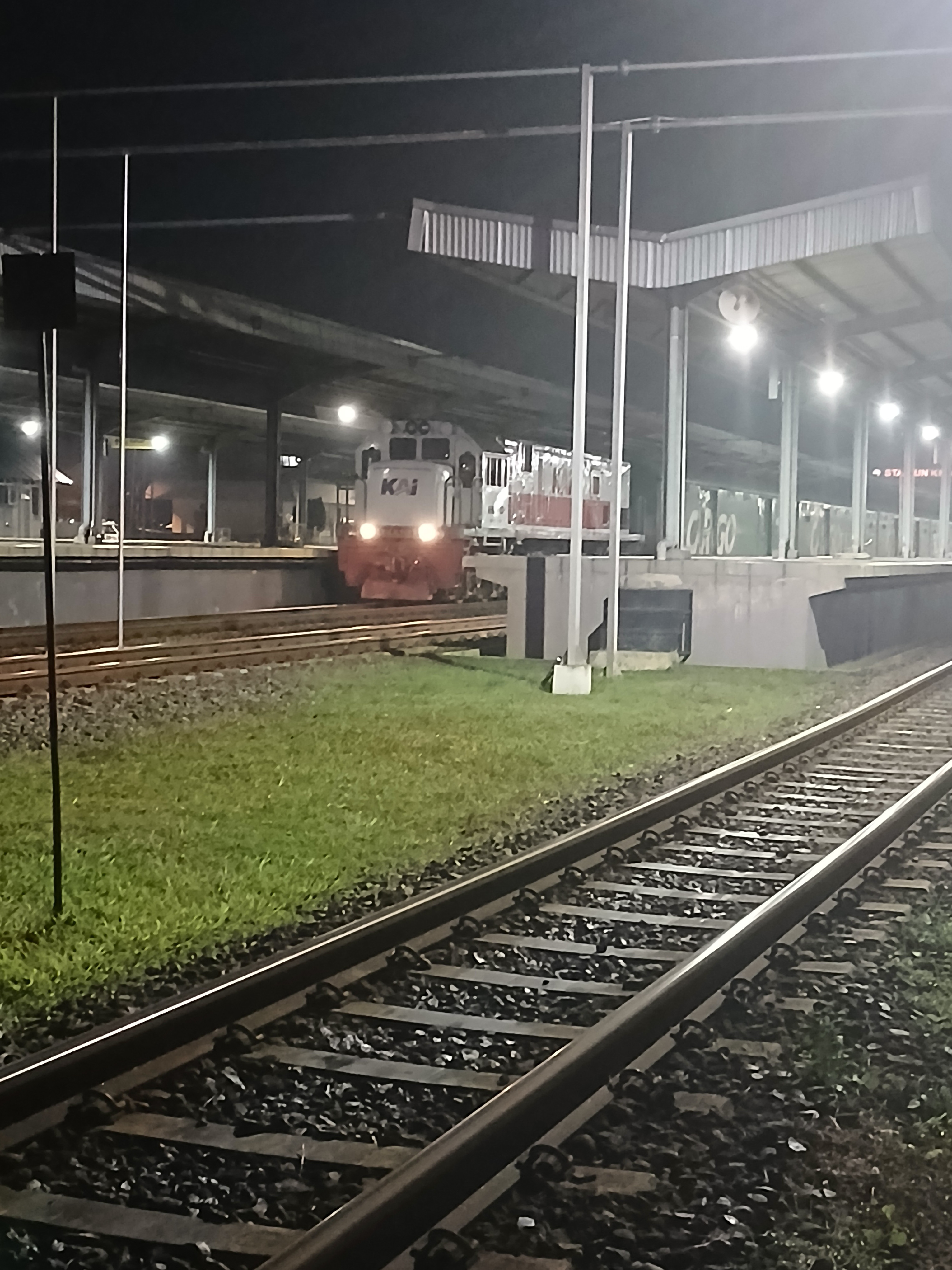 Ka parsel lagi nunggu muatan