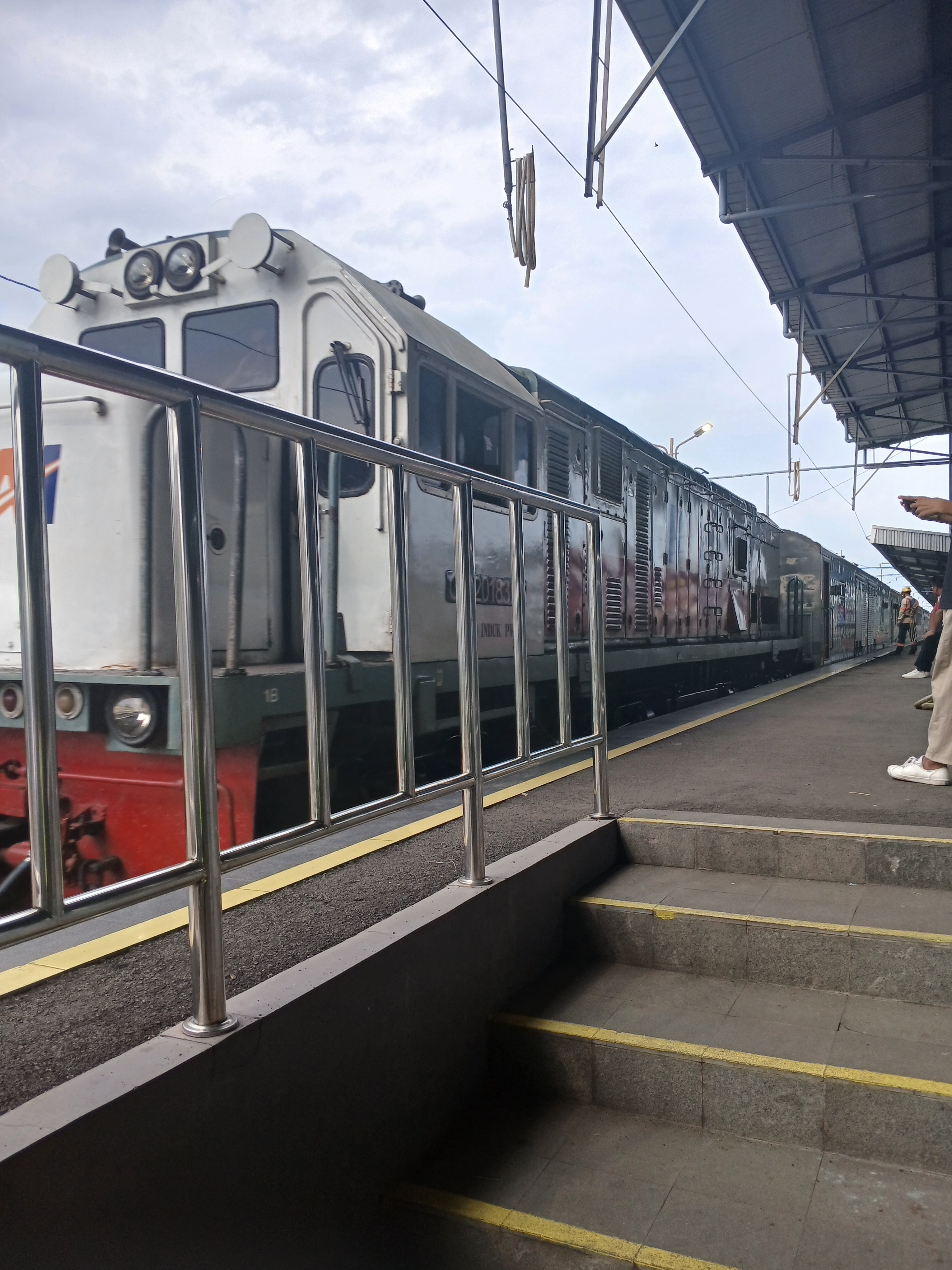 Ka progo di Indonesia - foto kereta api