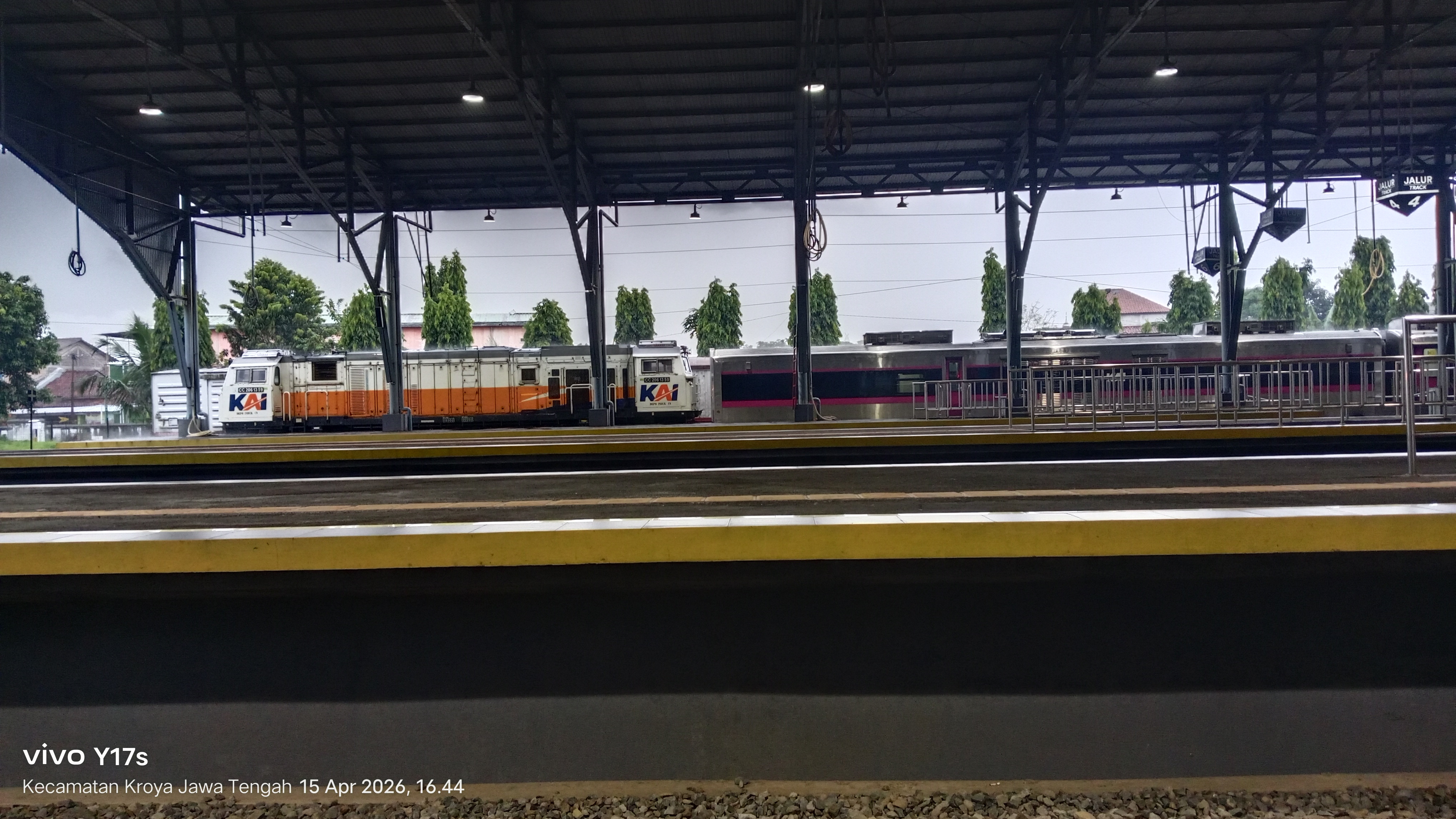 Ka ranggajati di Indonesia - foto kereta api