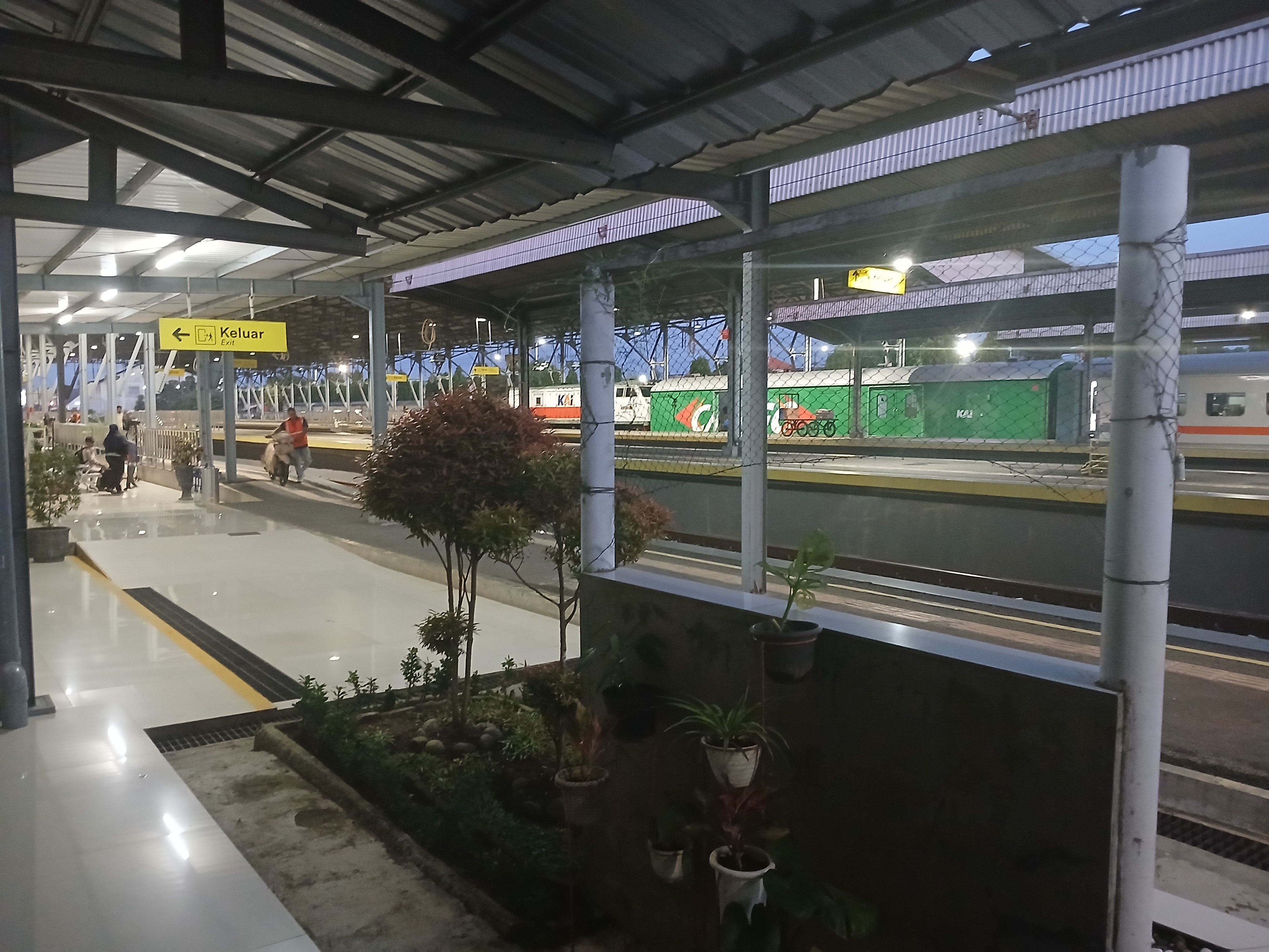 Ka serayu tujuan pwt sudah stanbay di Indonesia - foto kereta api