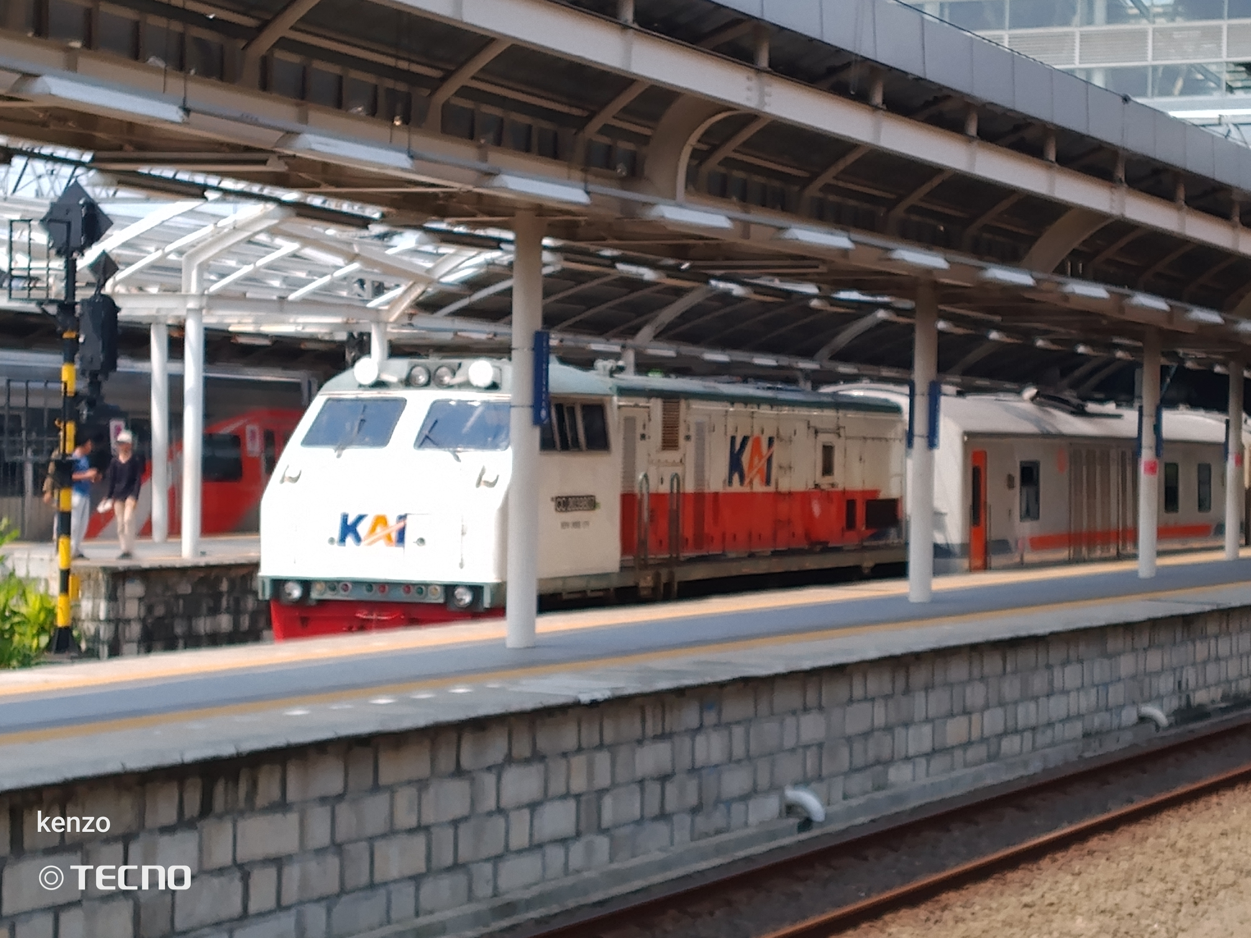 KA Tambahan Yogjakarta  di Indonesia - foto kereta api