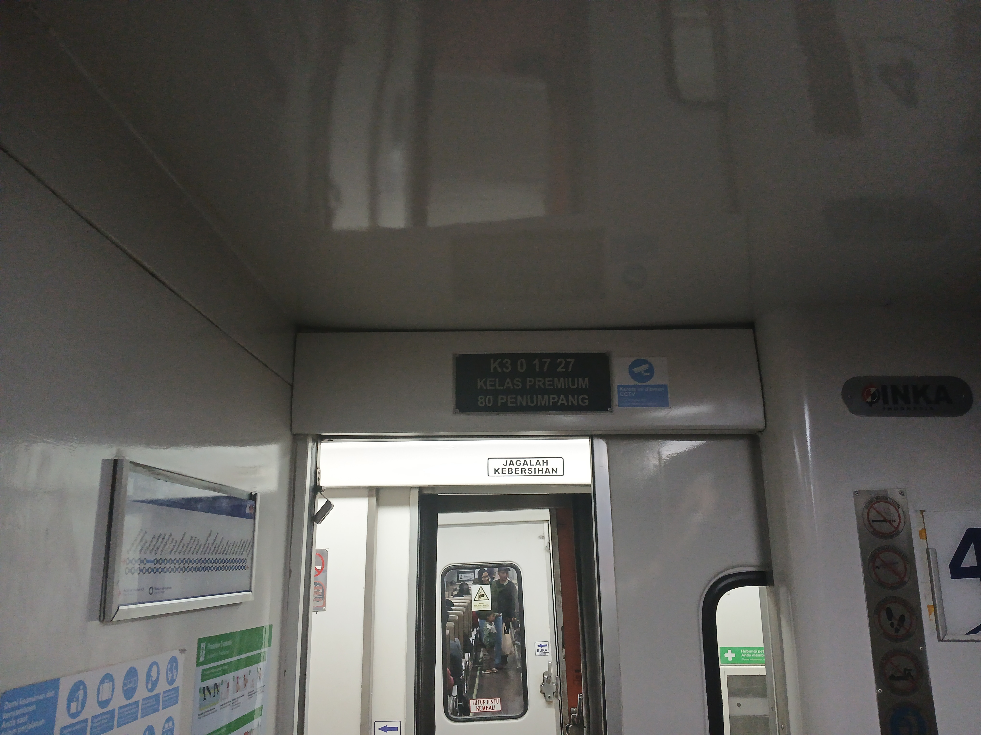 Kapasitas ka jayakarta premium di Indonesia - foto kereta api