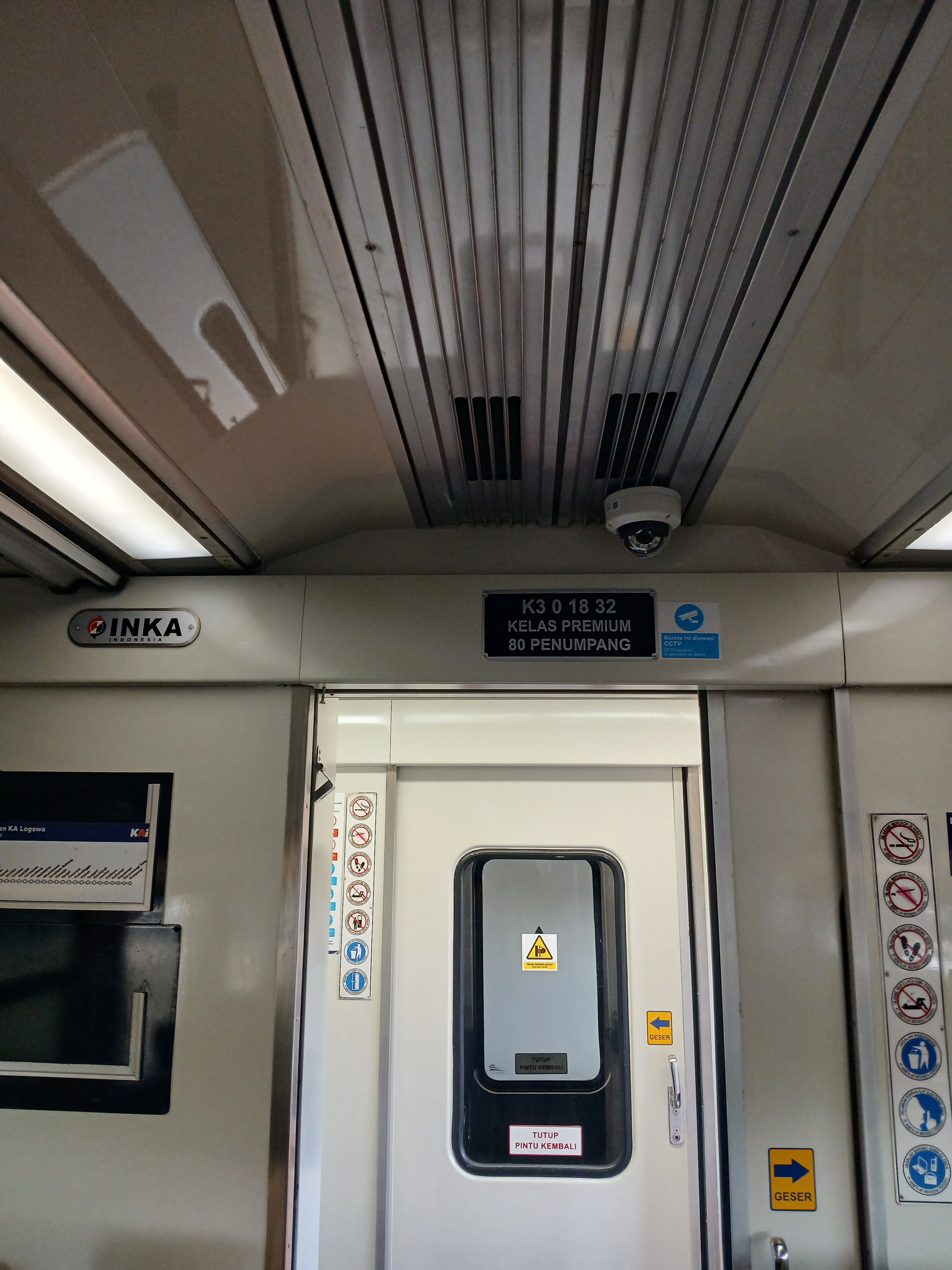 Kapasitas penumpang ka logawa  di Indonesia - foto kereta api