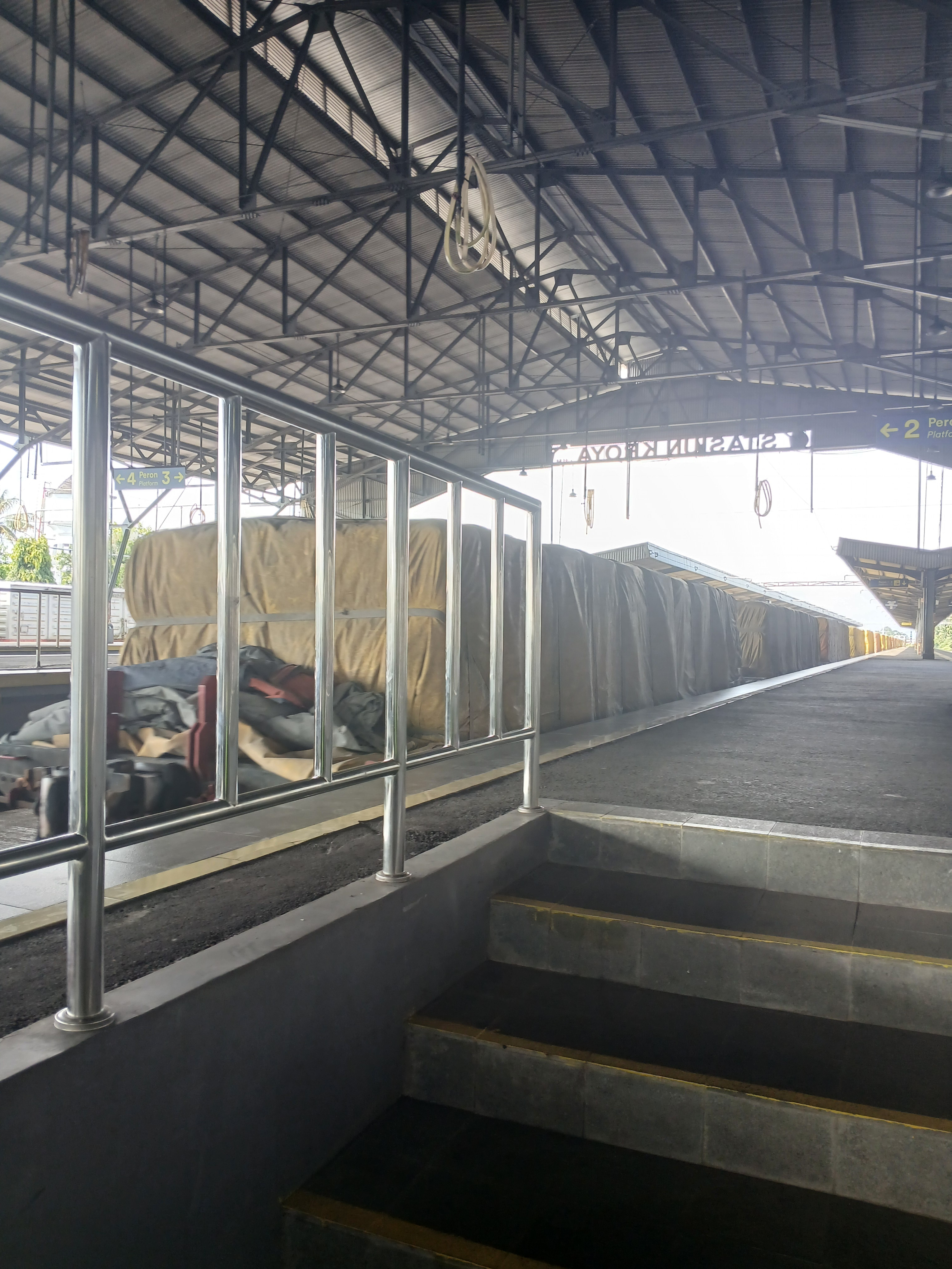 Khusus angkutan benda padat di Indonesia - foto kereta api