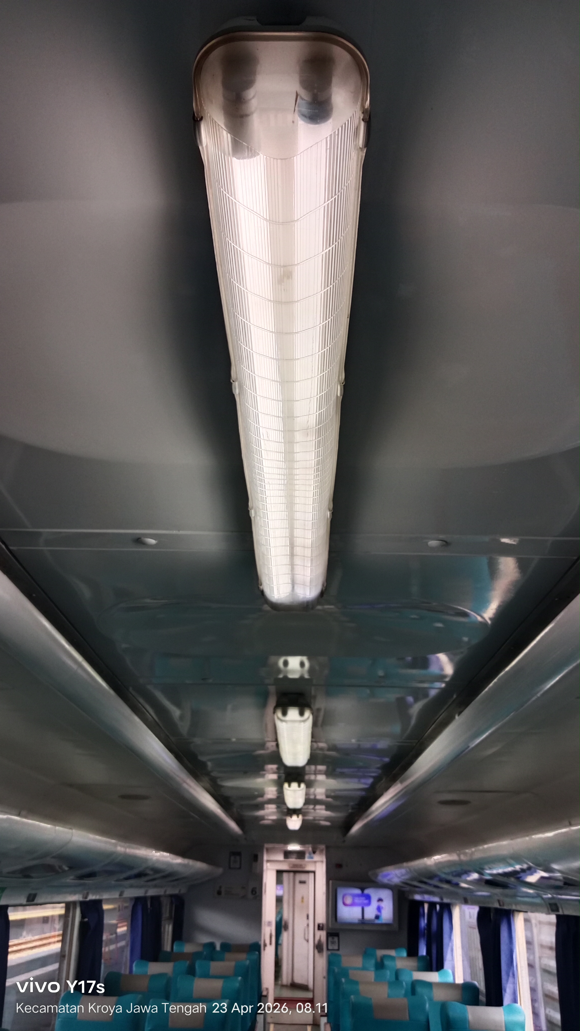 Lampu kereta api Tambahan Yogyakarta Gambir PP