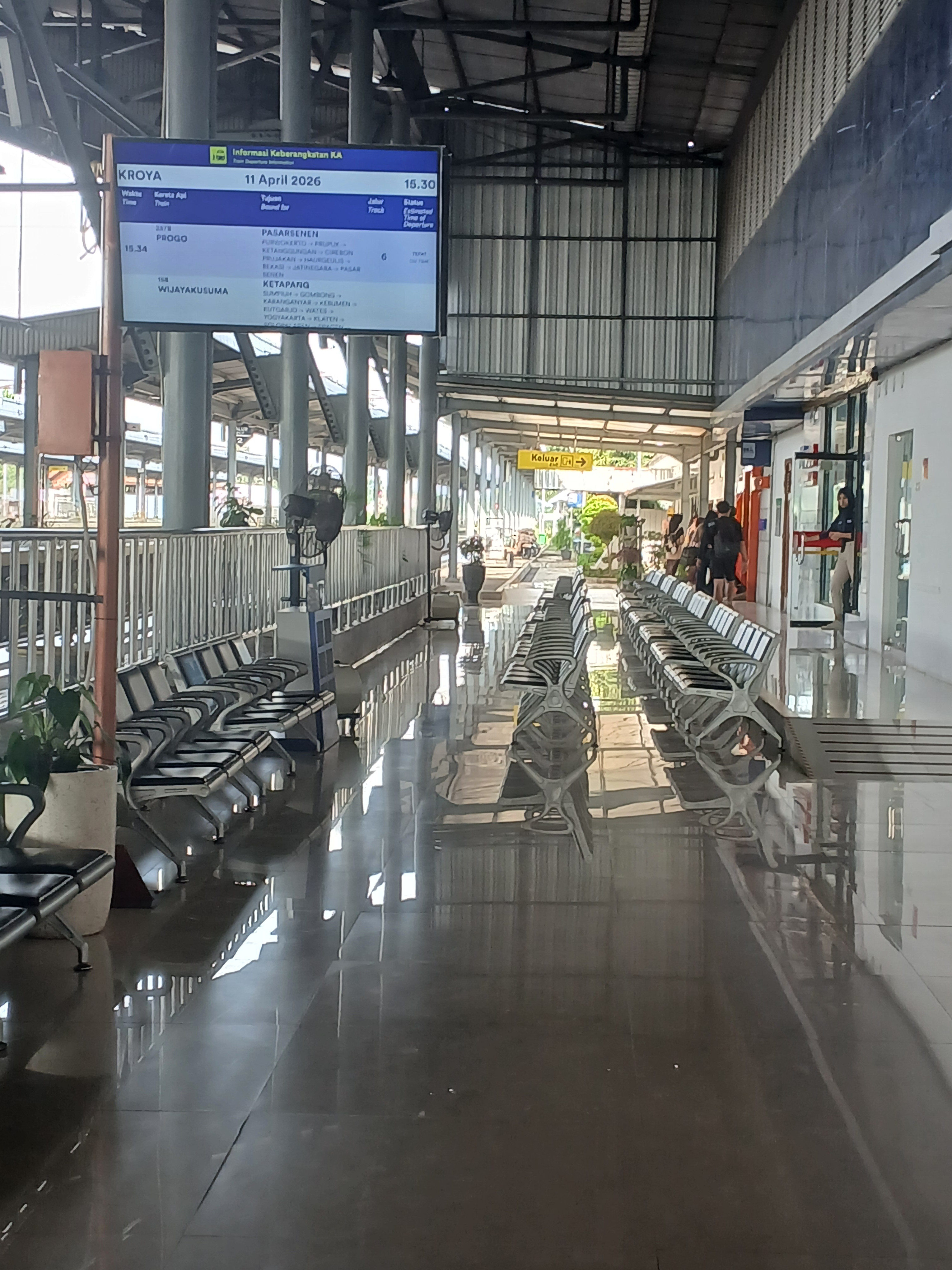 Lebaran telah selesai di Indonesia - foto kereta api