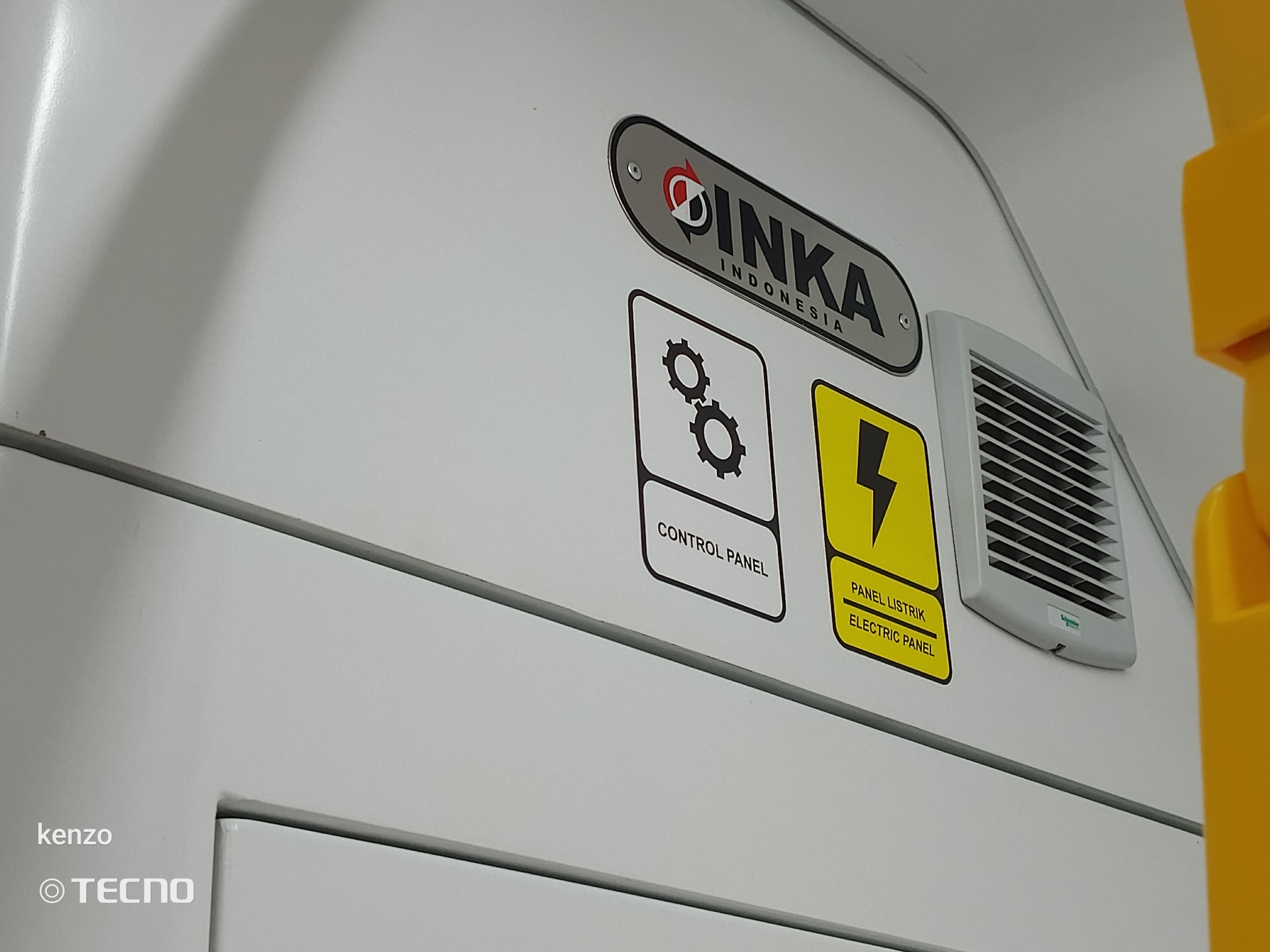 Naik CLI-225 / EA-305 di Indonesia - foto kereta api