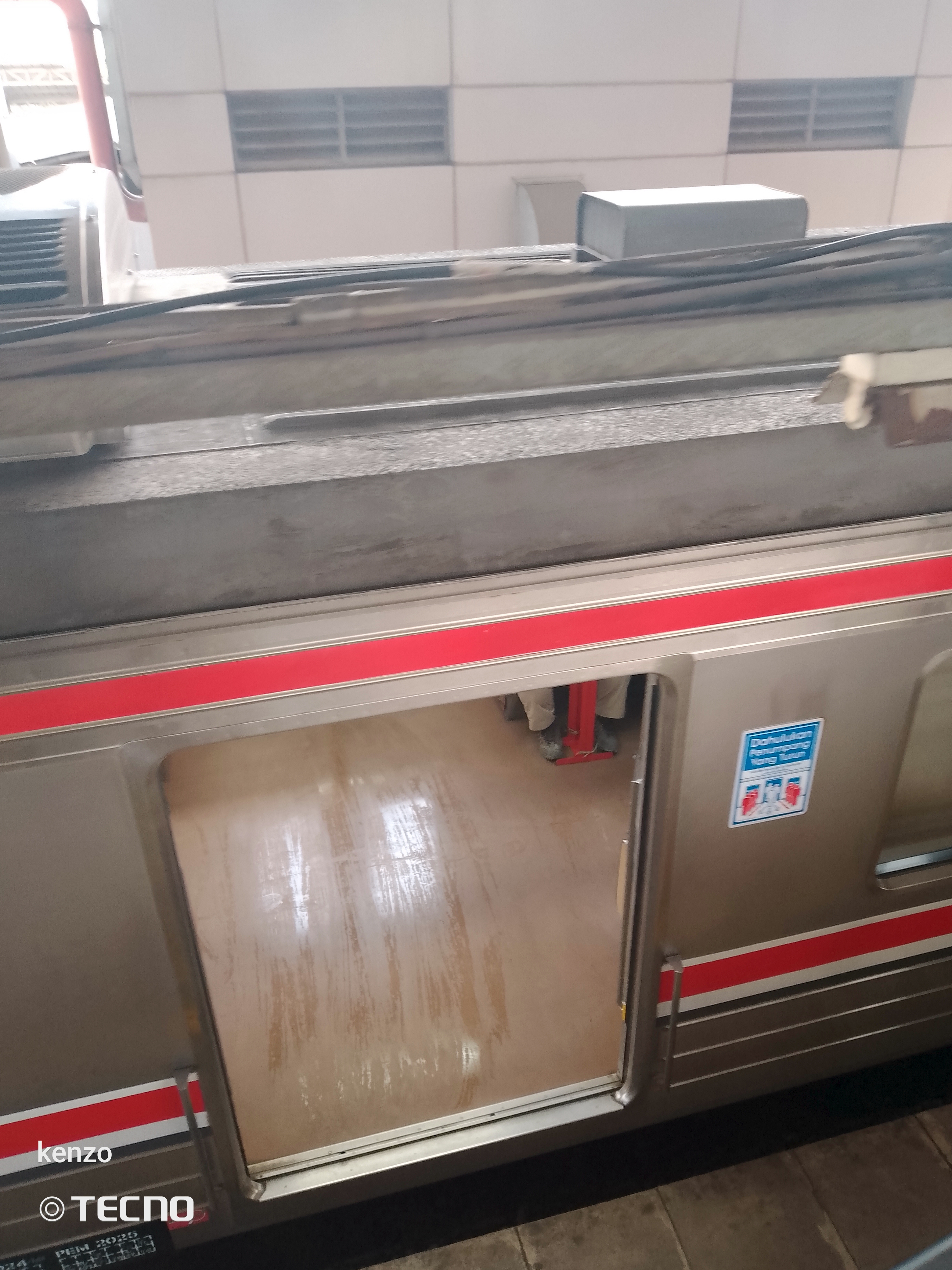 Di pell di Stasiun Indonesia - foto kereta api terbaru