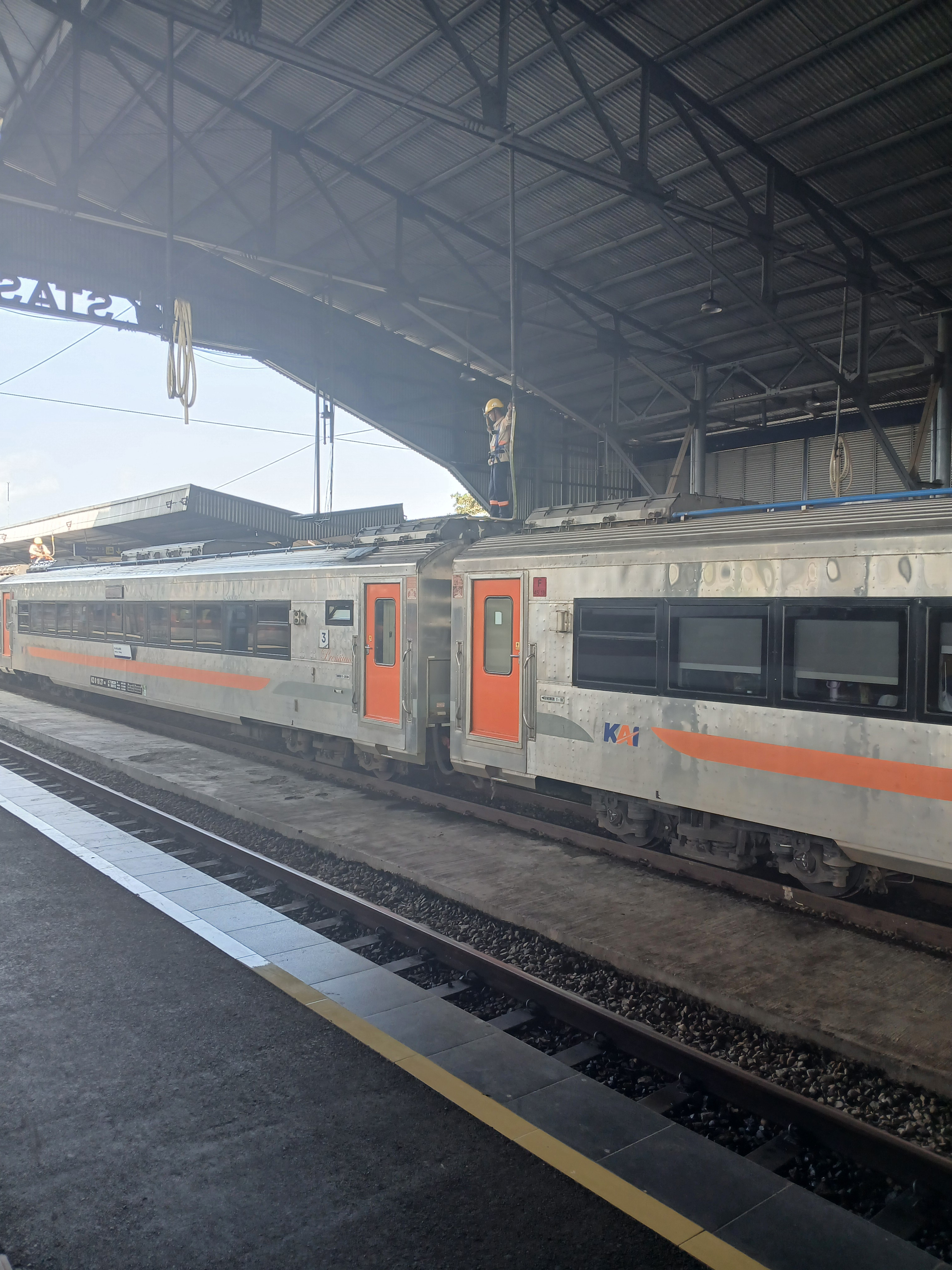 Perjuangan tanpa batas di Indonesia - foto kereta api