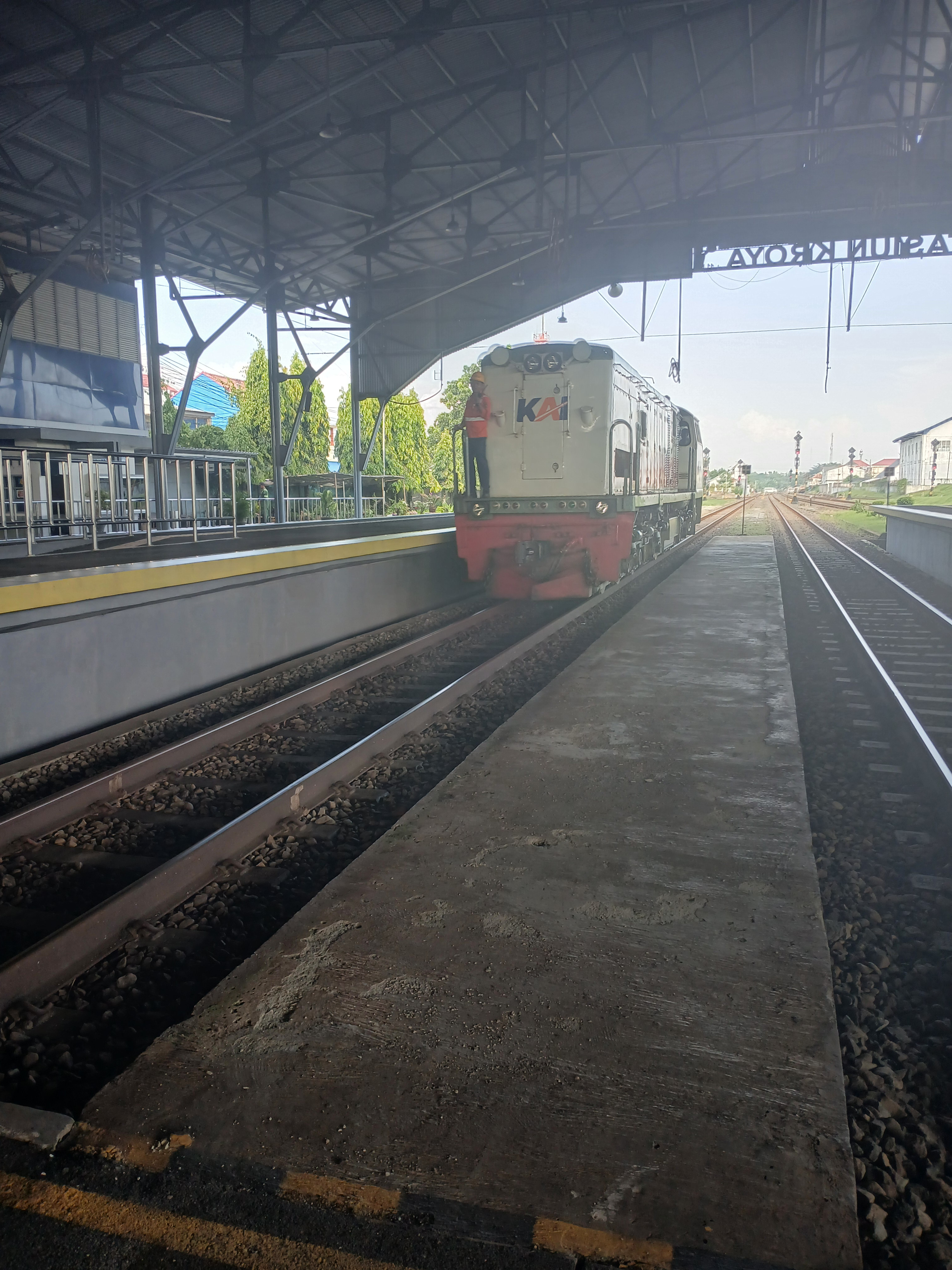 Proses langsir ka serayu di Indonesia - foto kereta api
