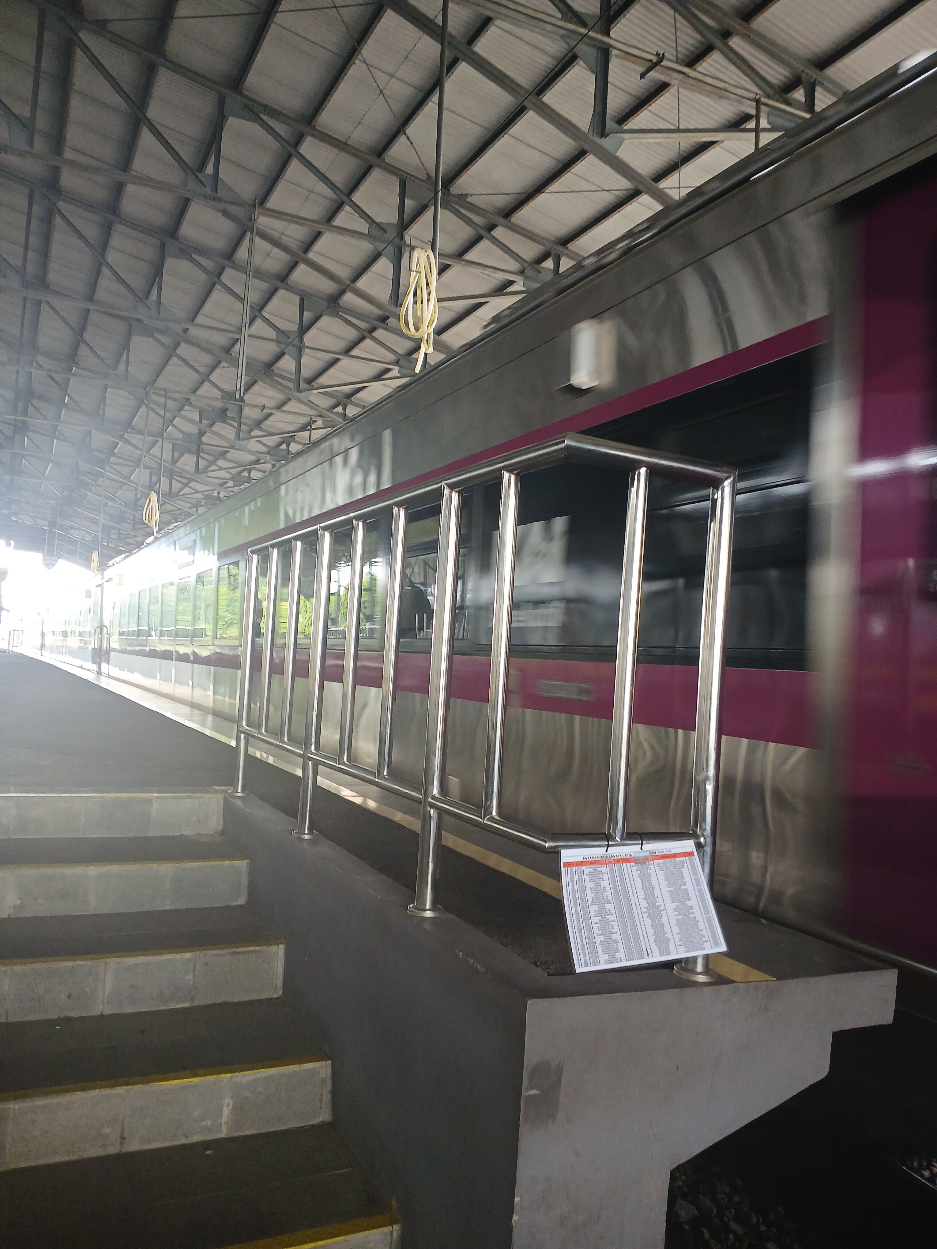 Rankaian stainlees steel di Indonesia - foto kereta api