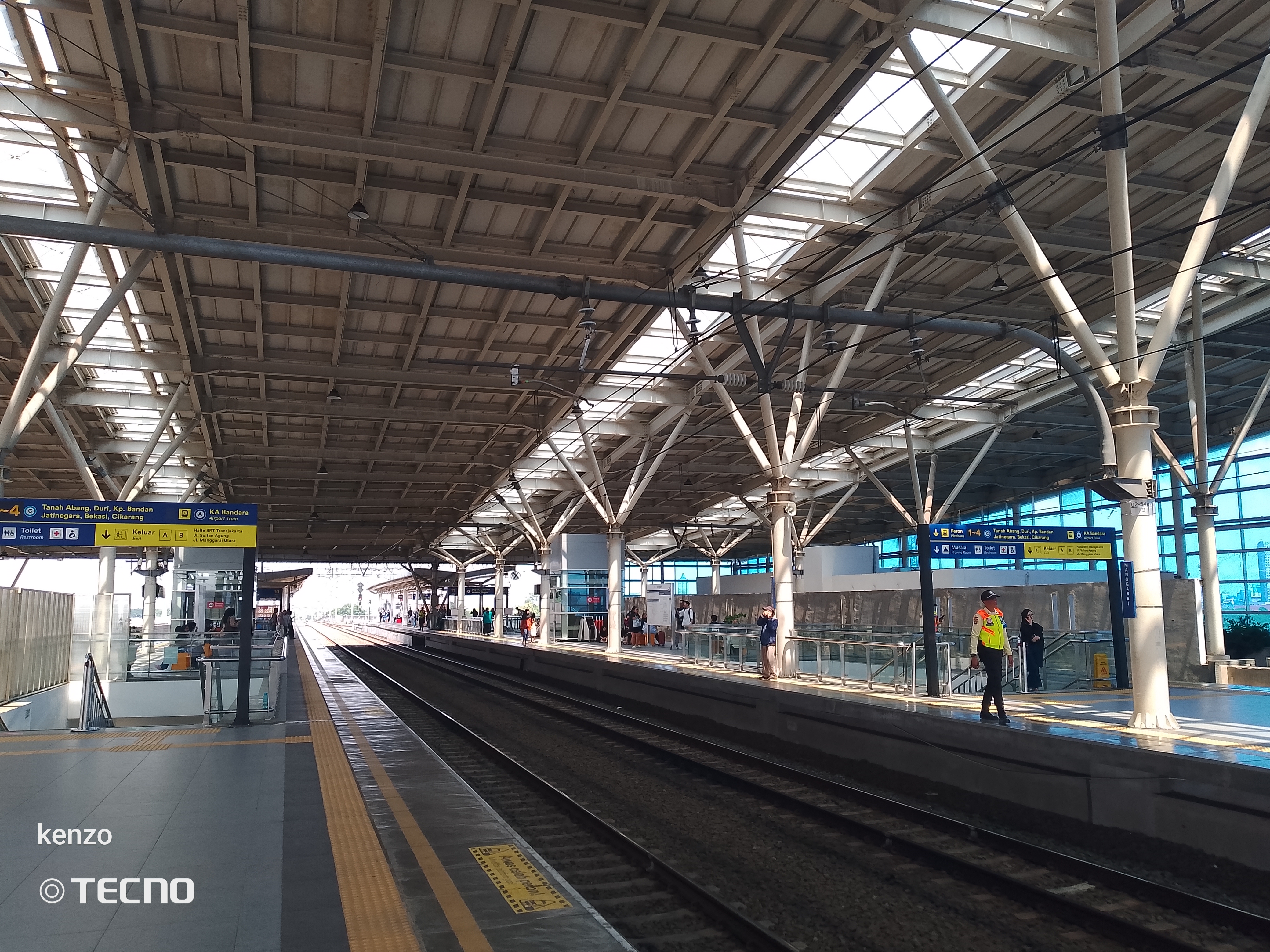 Stasiun Manggarai  di Stasiun Indonesia - foto kereta api terbaru