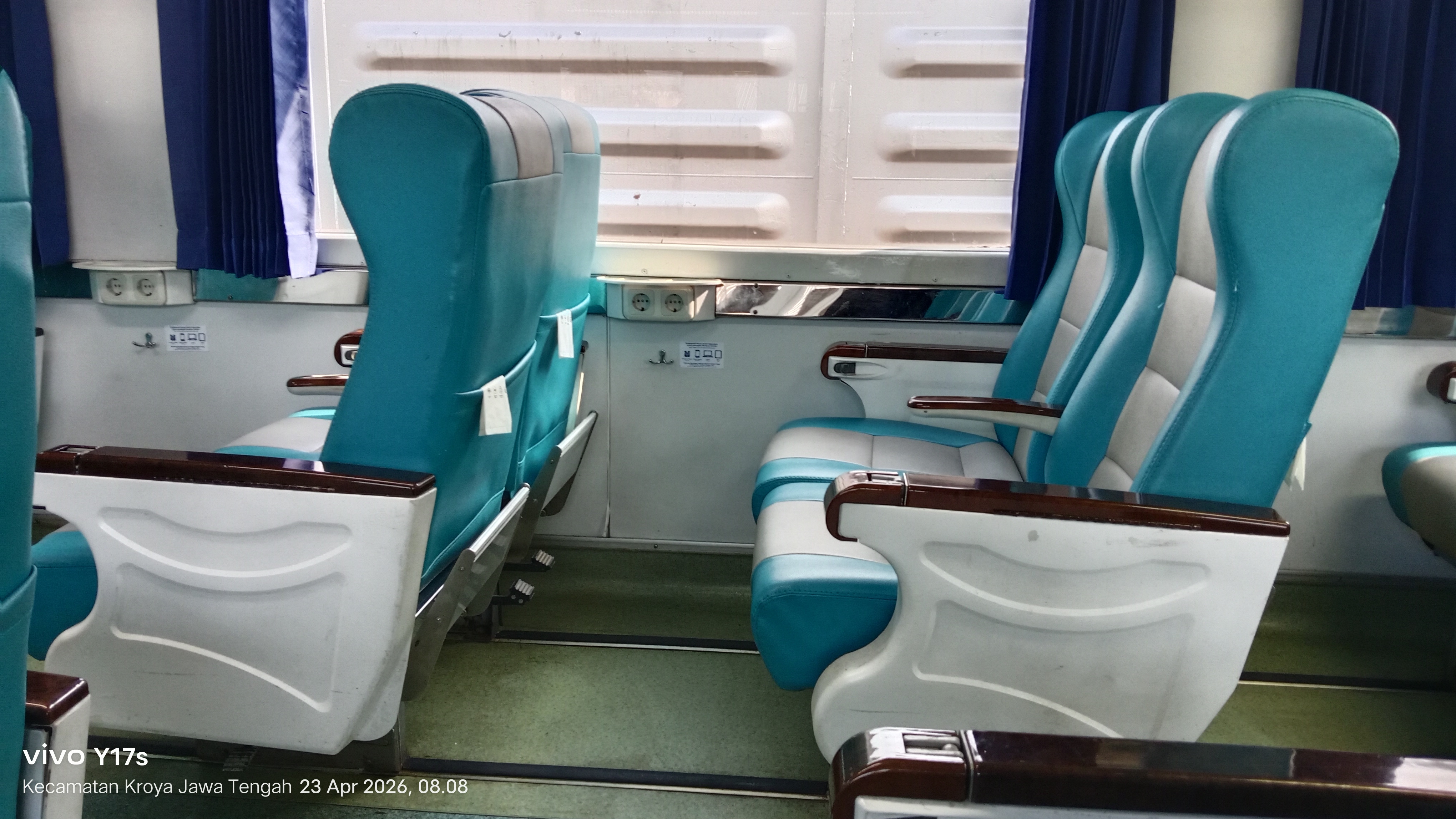 Foto Tempat Duduk Kereta Api 7007C Tambahan Yogyakarta - Gambir PP di Indonesia