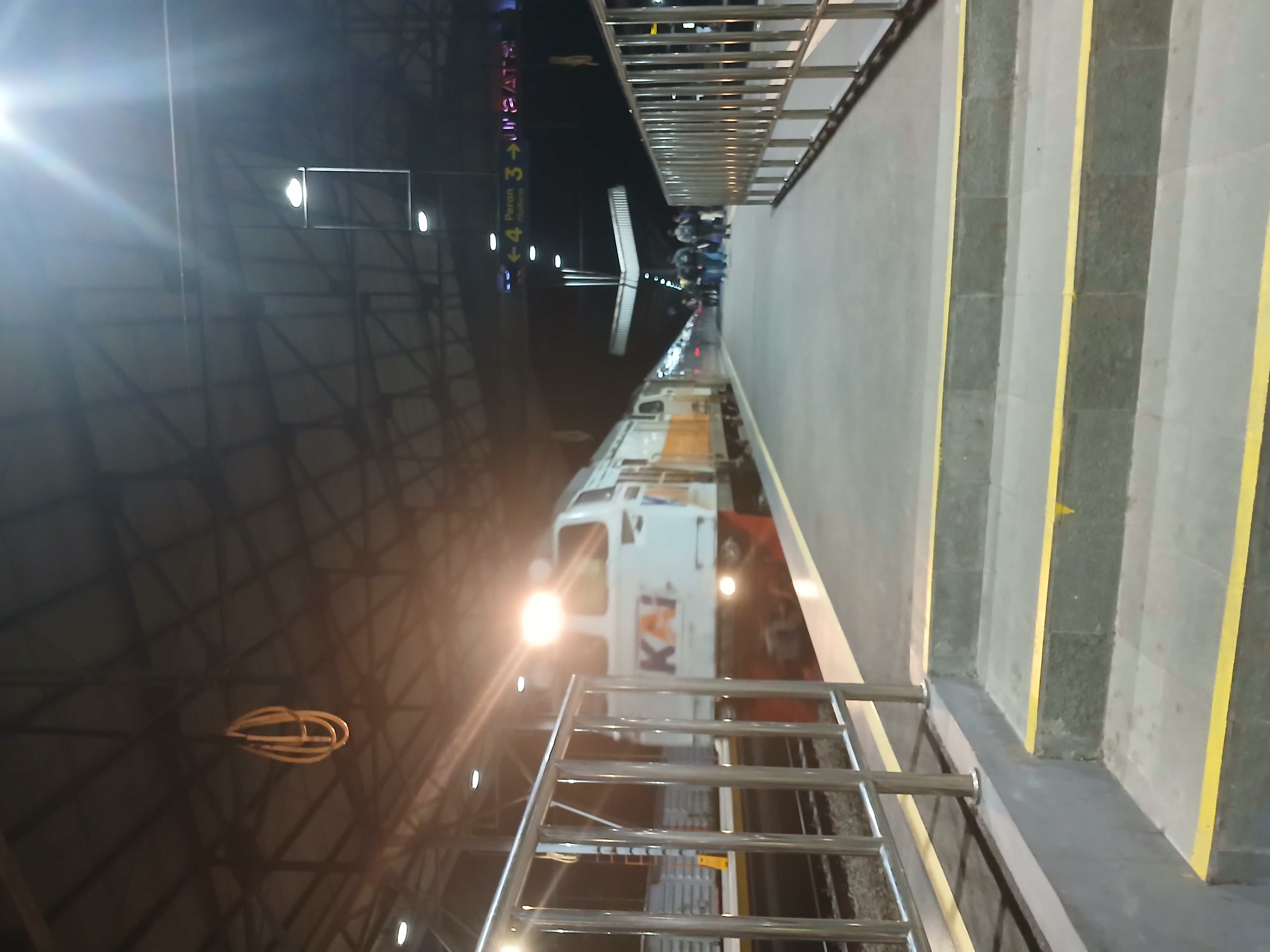 CC 206 13 02 di Indonesia - foto kereta api