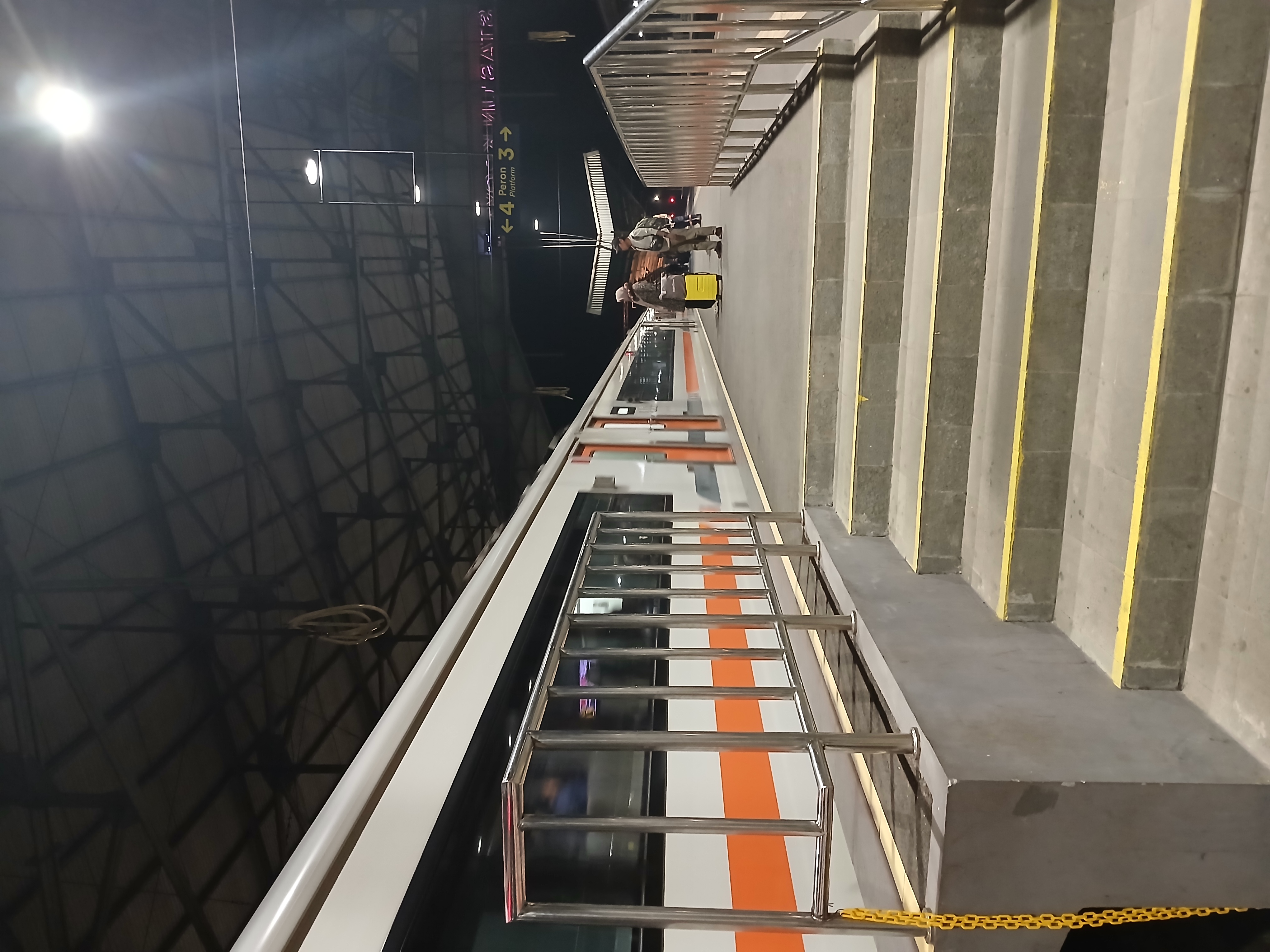 CC 206 13 21 di Indonesia - foto kereta api