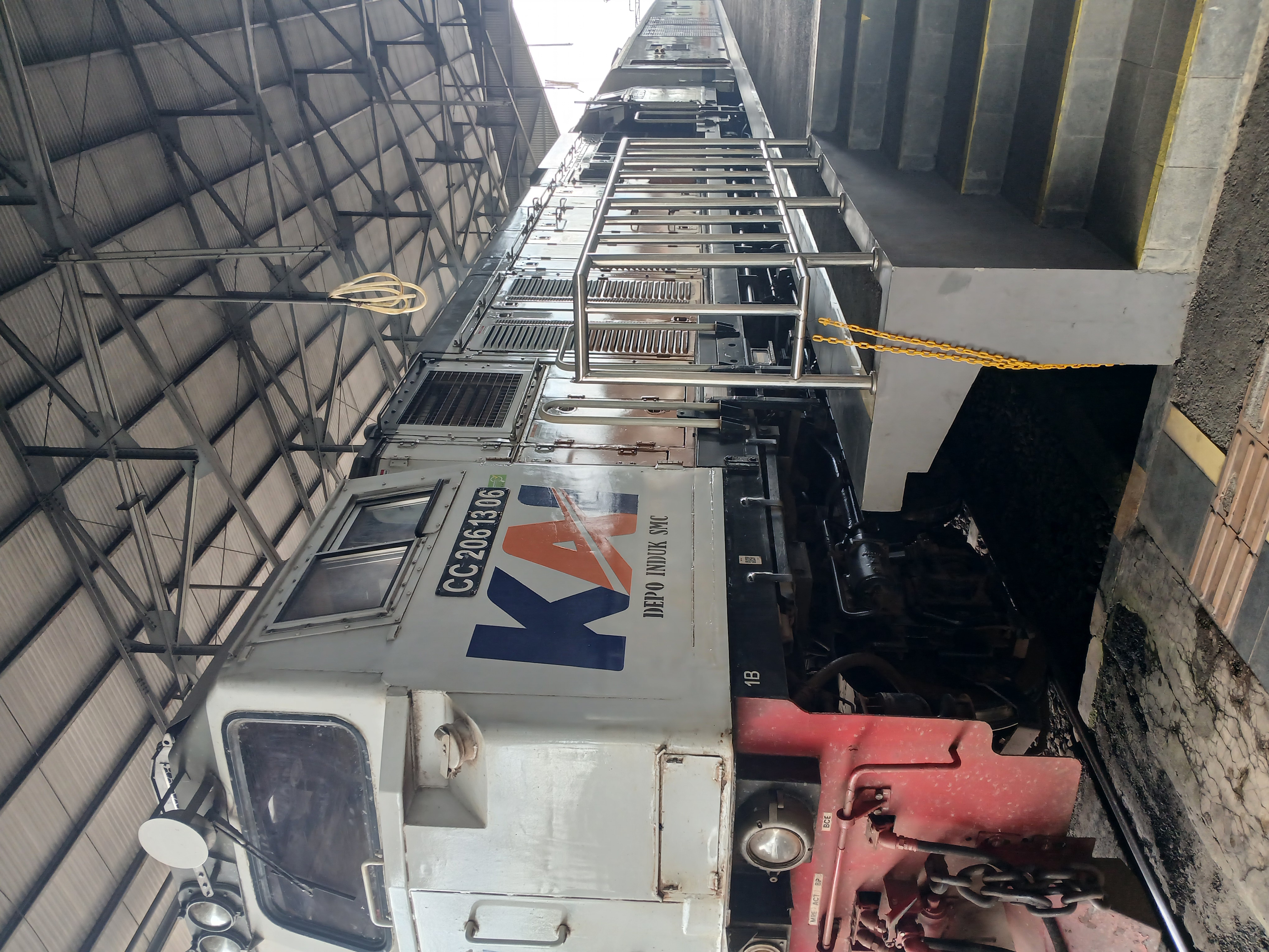 CC 206 13 06 di Indonesia - foto kereta api