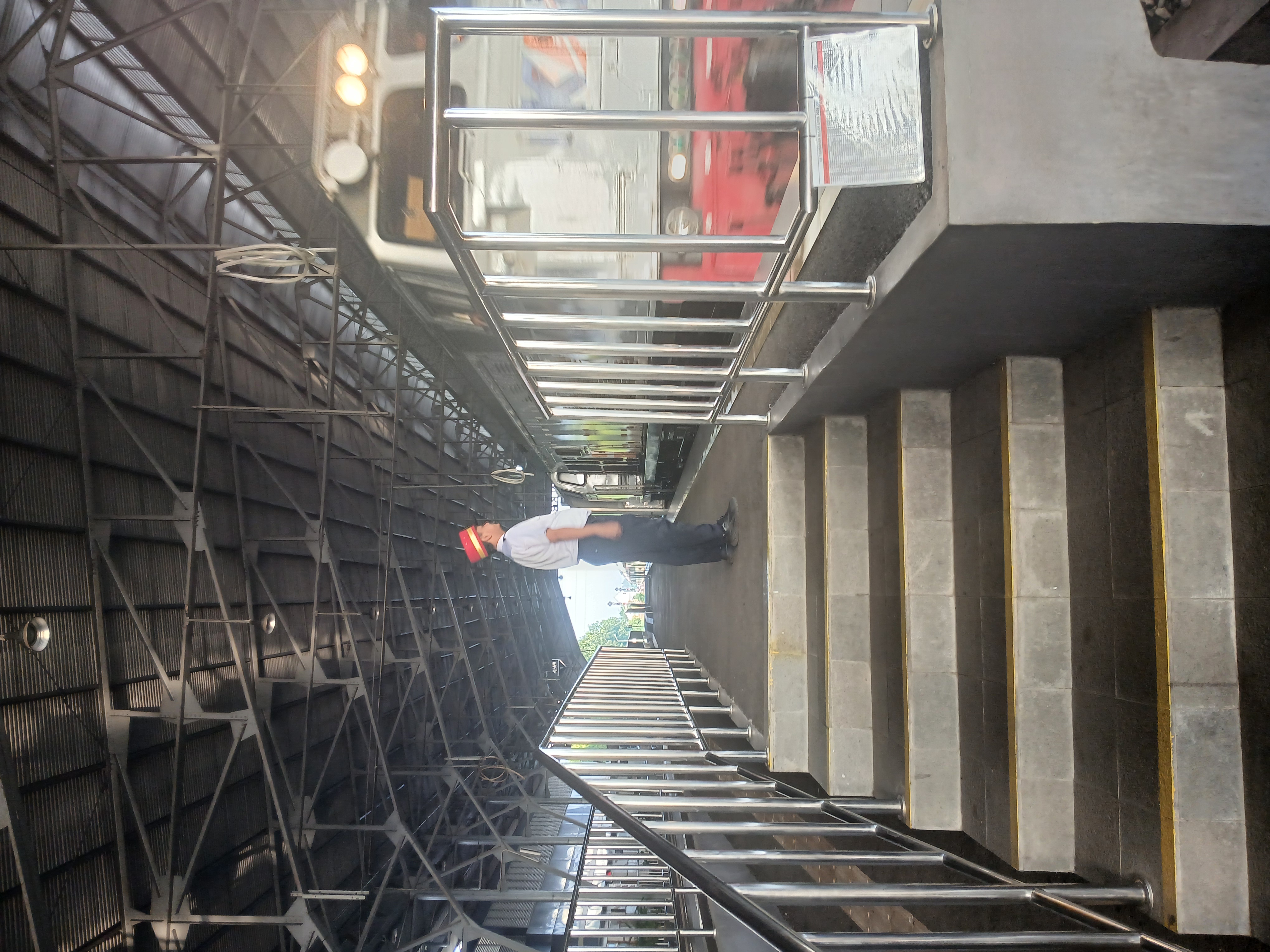 CC 206 13 23 di Indonesia - foto kereta api