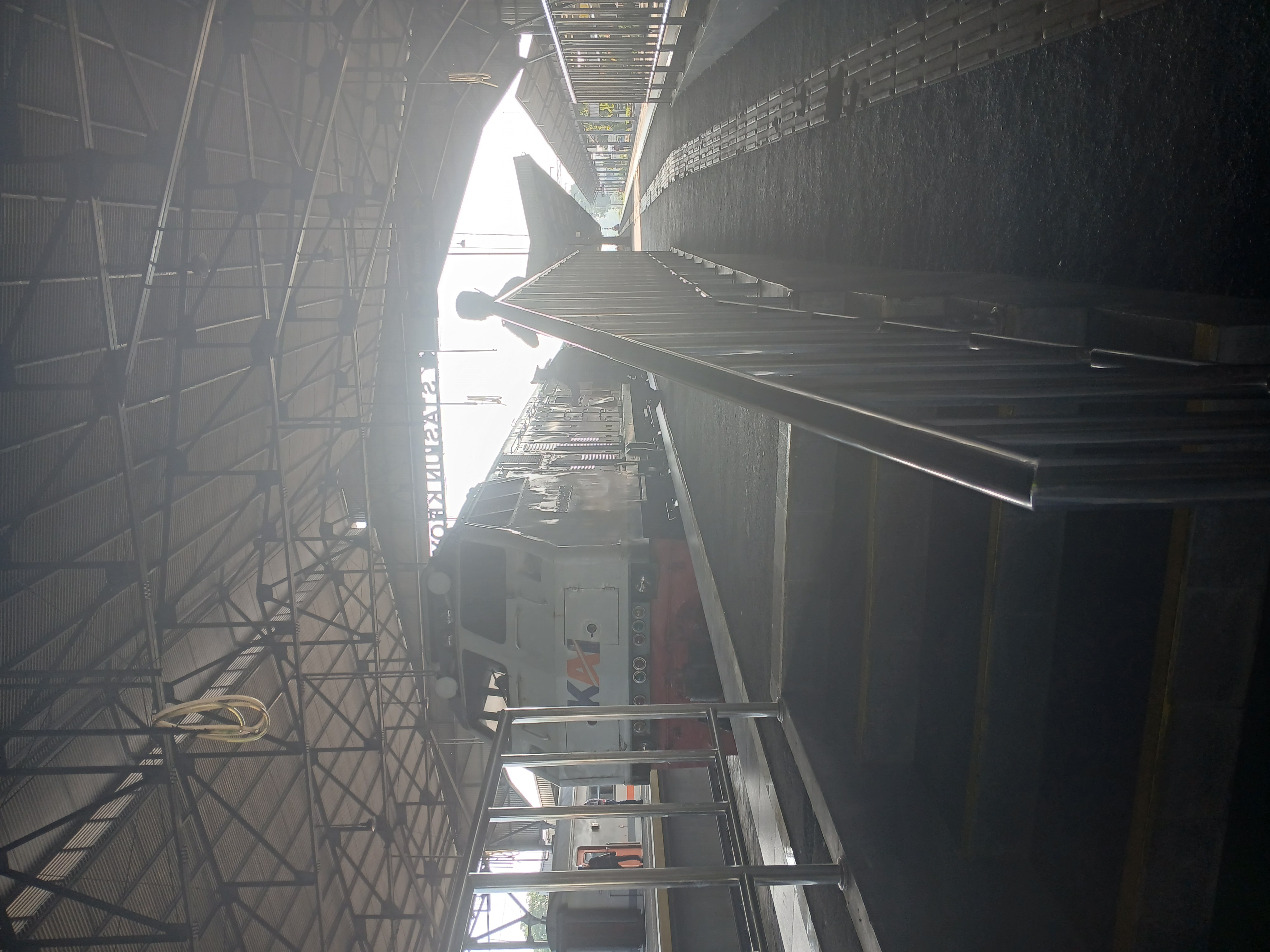 CC 203 95 06 di Indonesia - foto kereta api