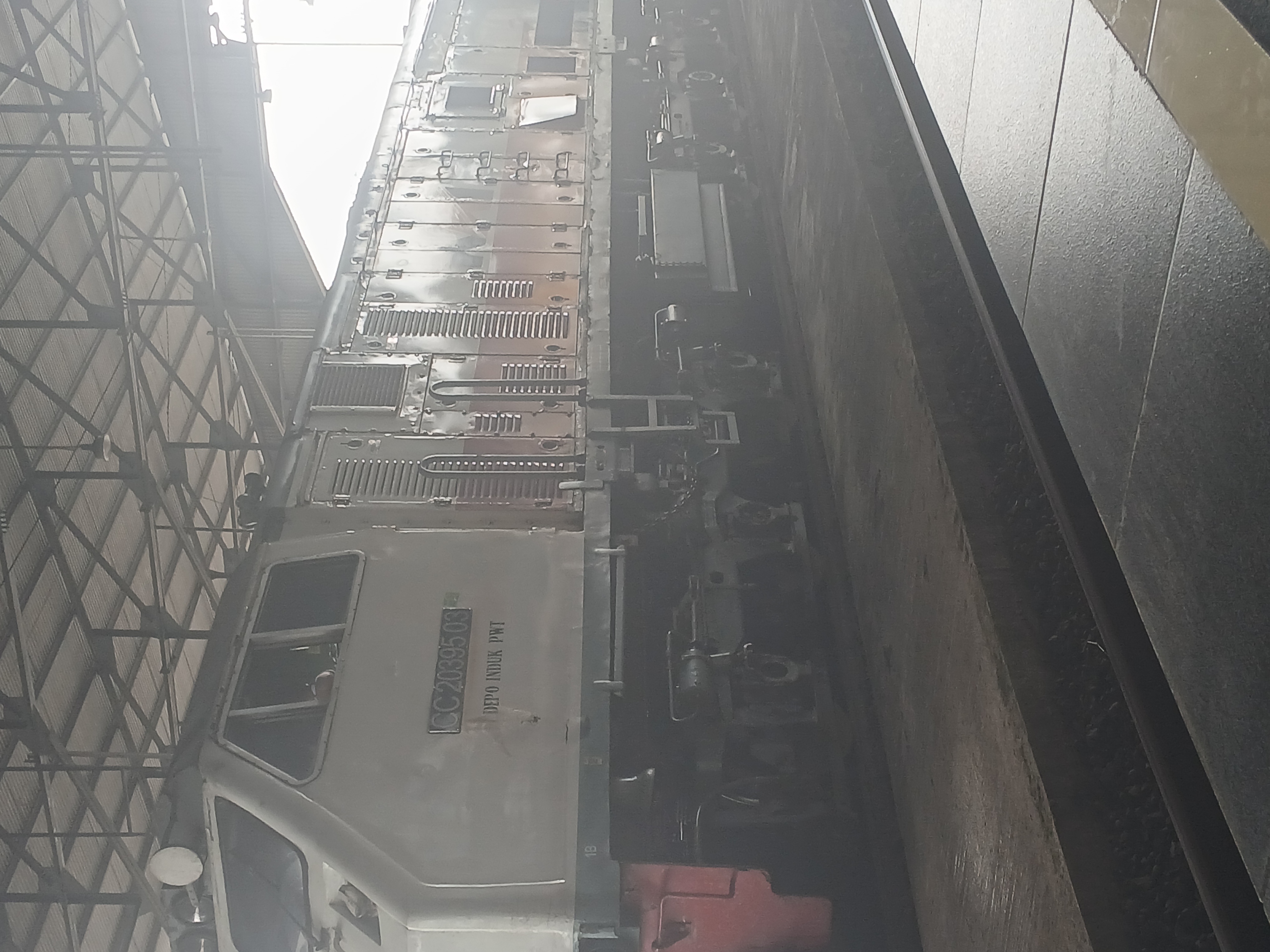 CC 203 95 03 di Indonesia - foto kereta api