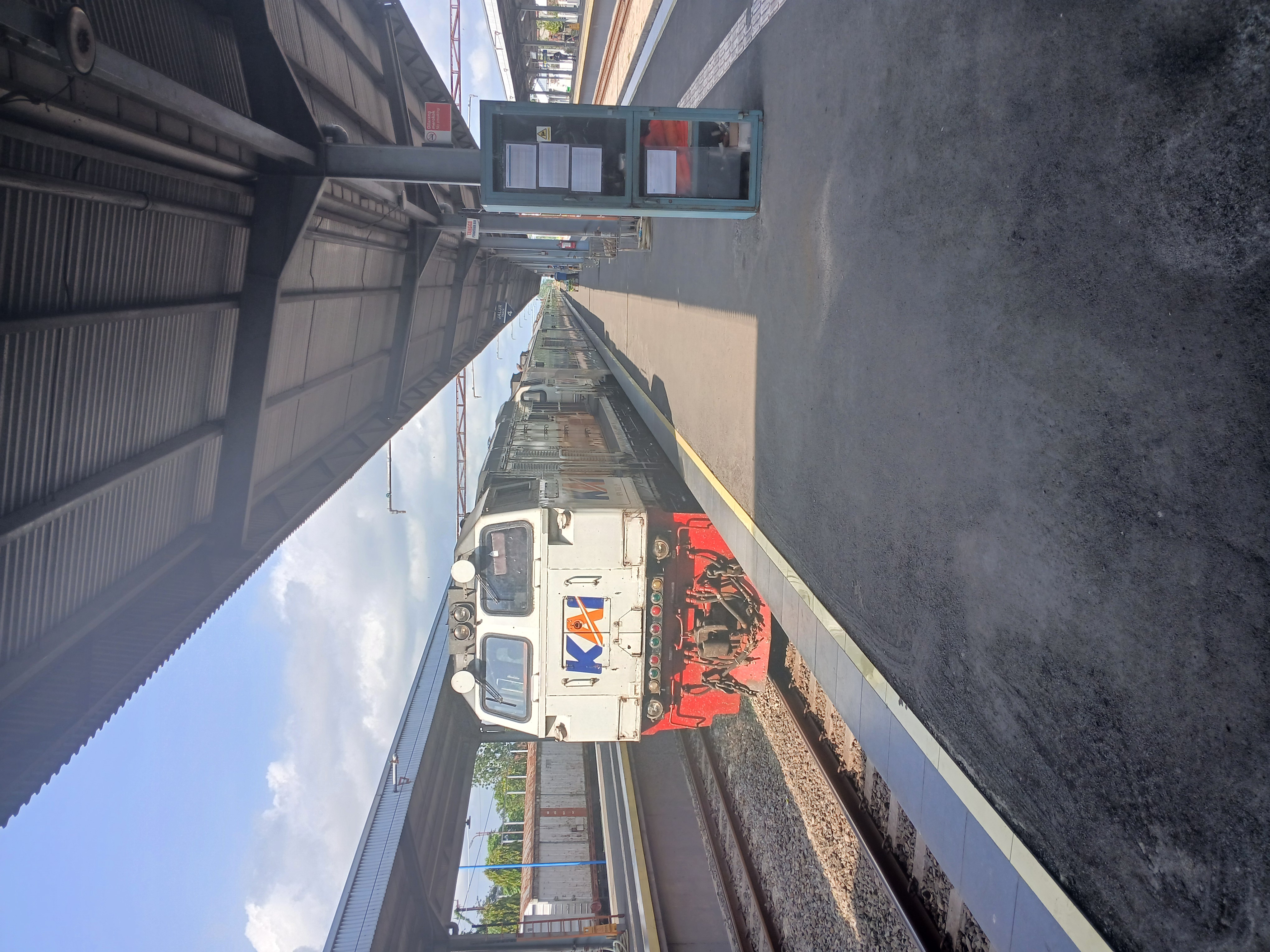 CC 206 13 55 di Indonesia - foto kereta api