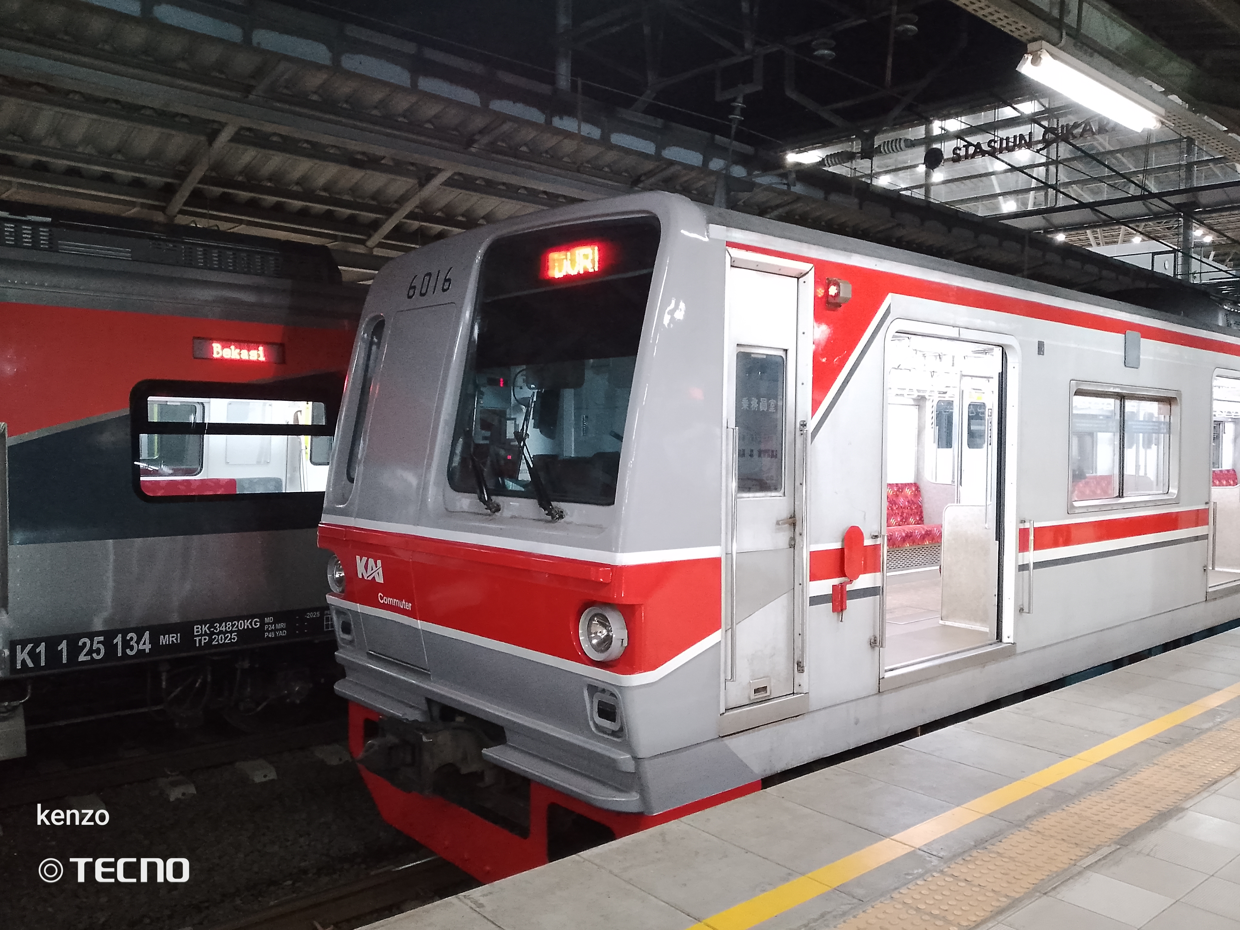6016F di Stasiun Indonesia - foto kereta api terbaru