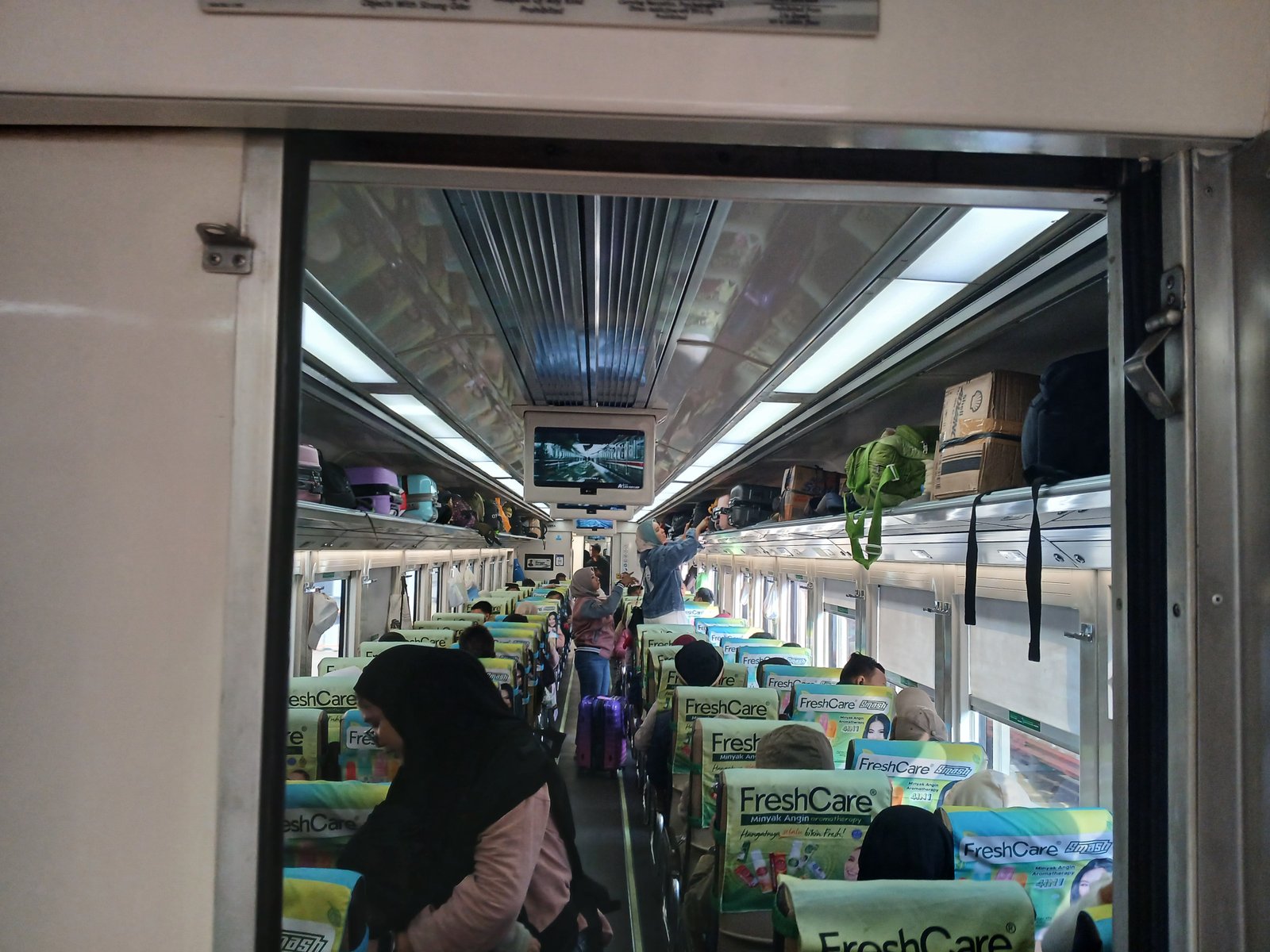 Ayo lengkapi liburan anda dan keluarga naik kereta biar cepat sampai tujuan