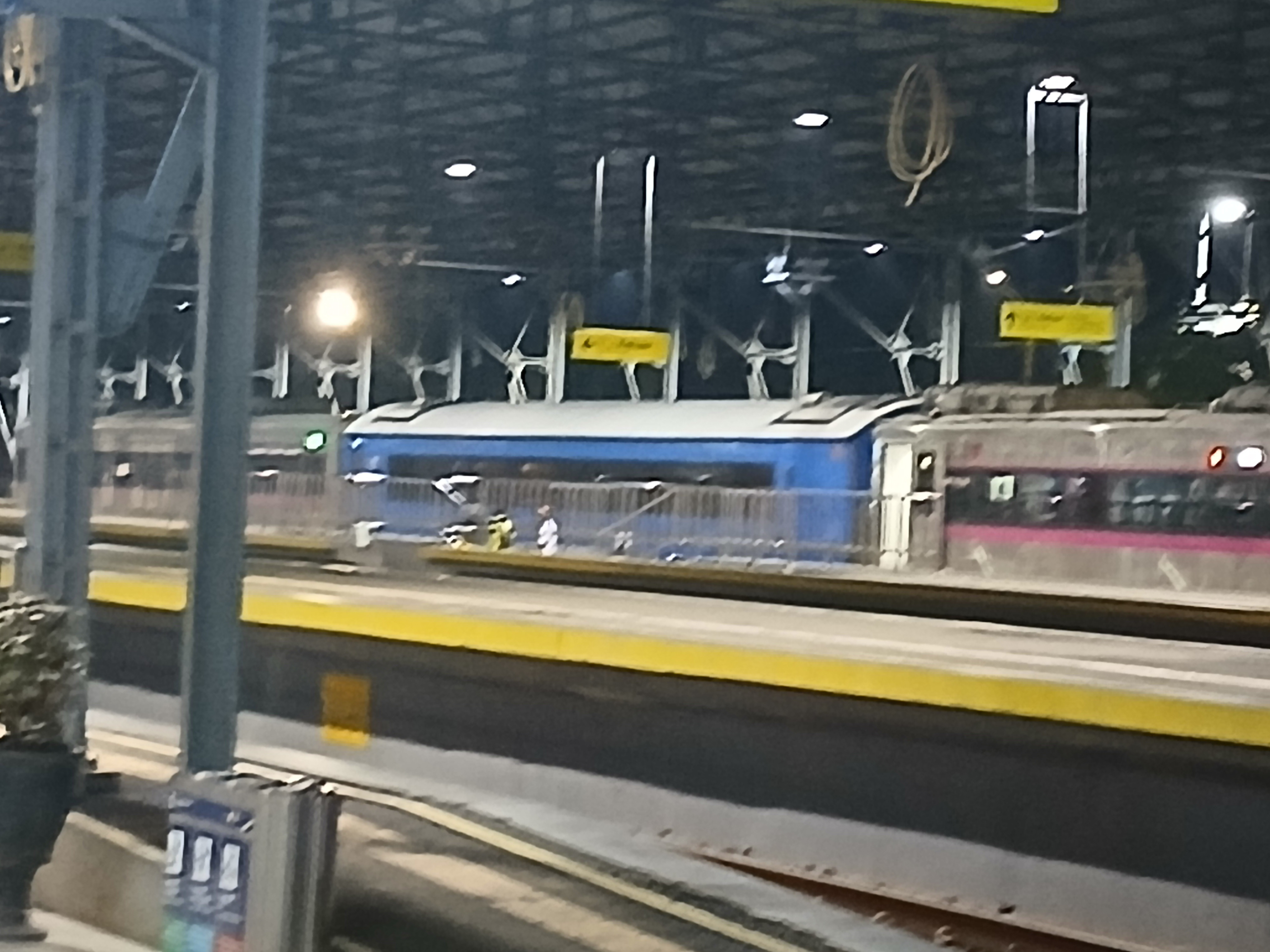 Biru cantik menawan di Indonesia - foto kereta api