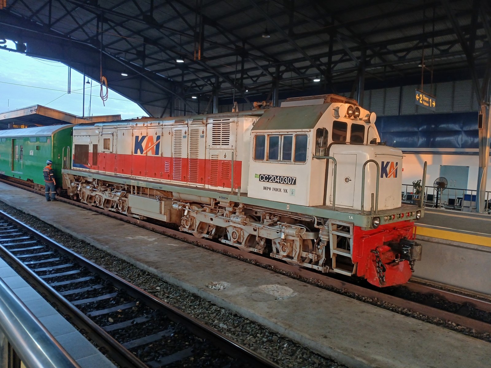 Cc 204 03 07 saat menarik kereta serayu