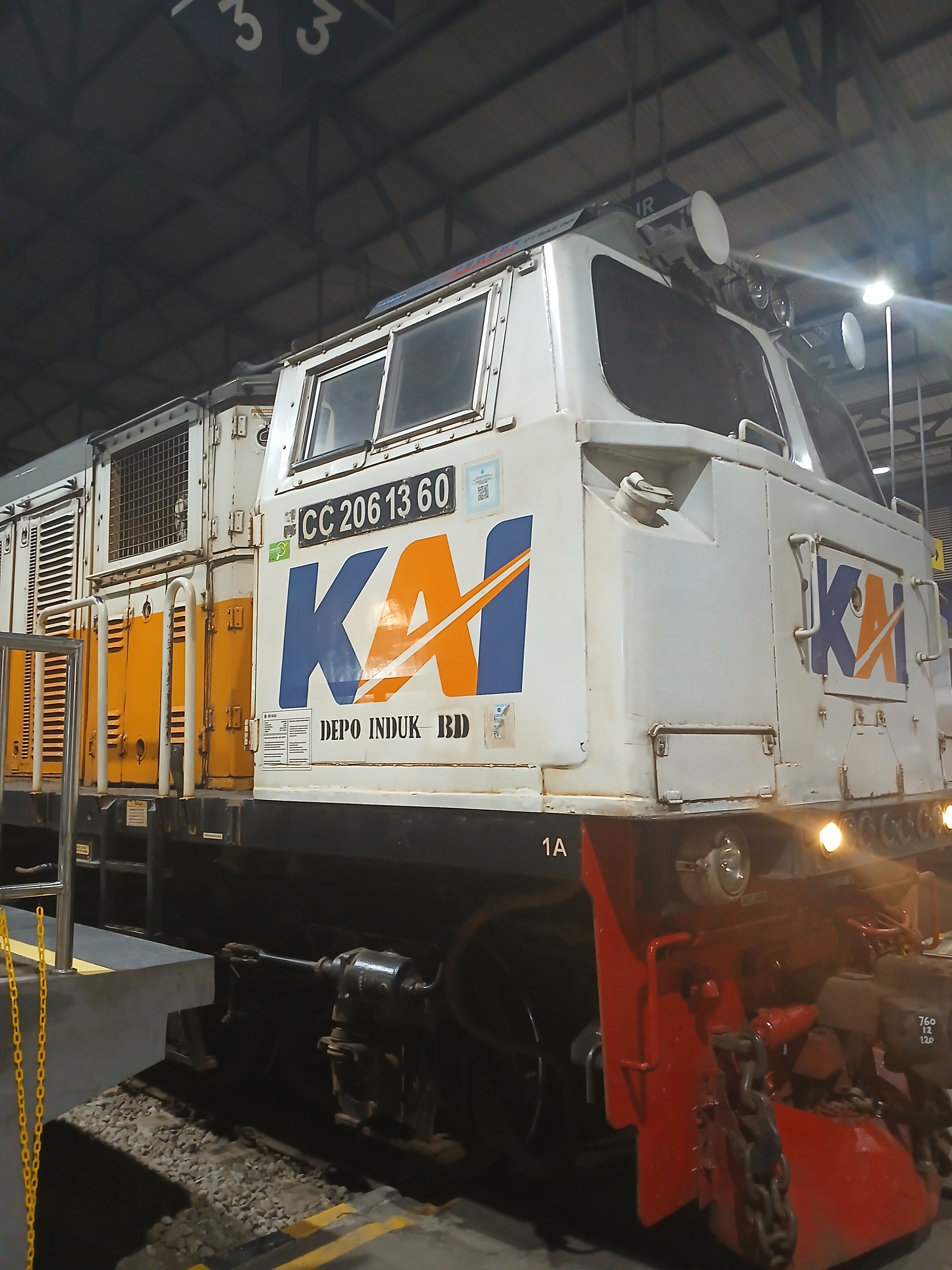 Cc 206 13 60 di Stasiun Indonesia - foto kereta api terbaru