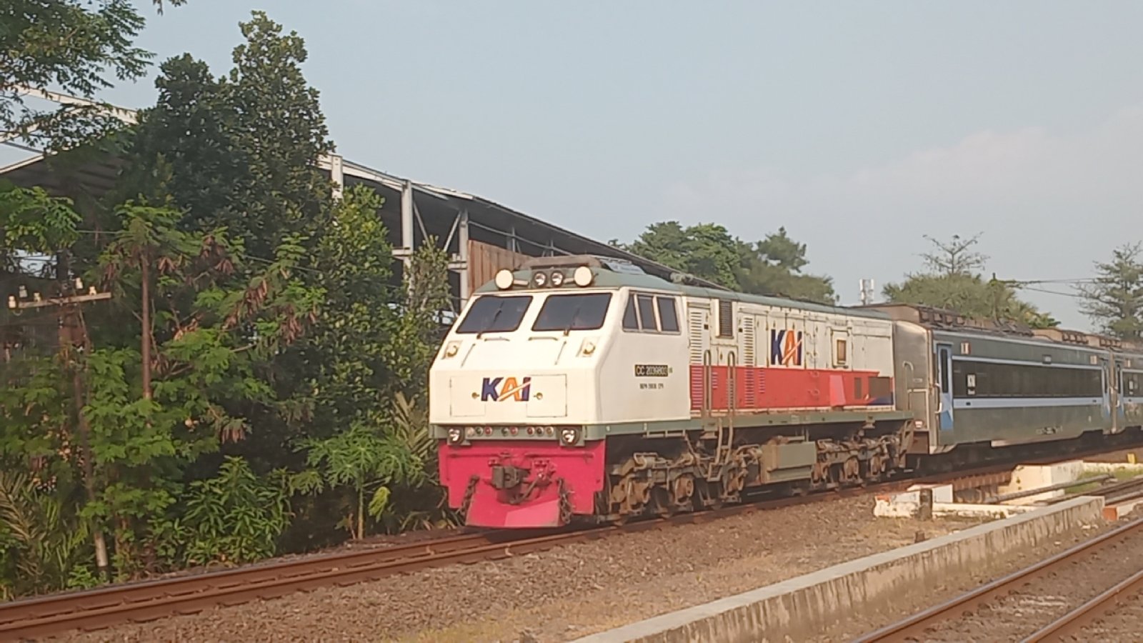 Foto CC203 KA MANAHAN  di Indonesia