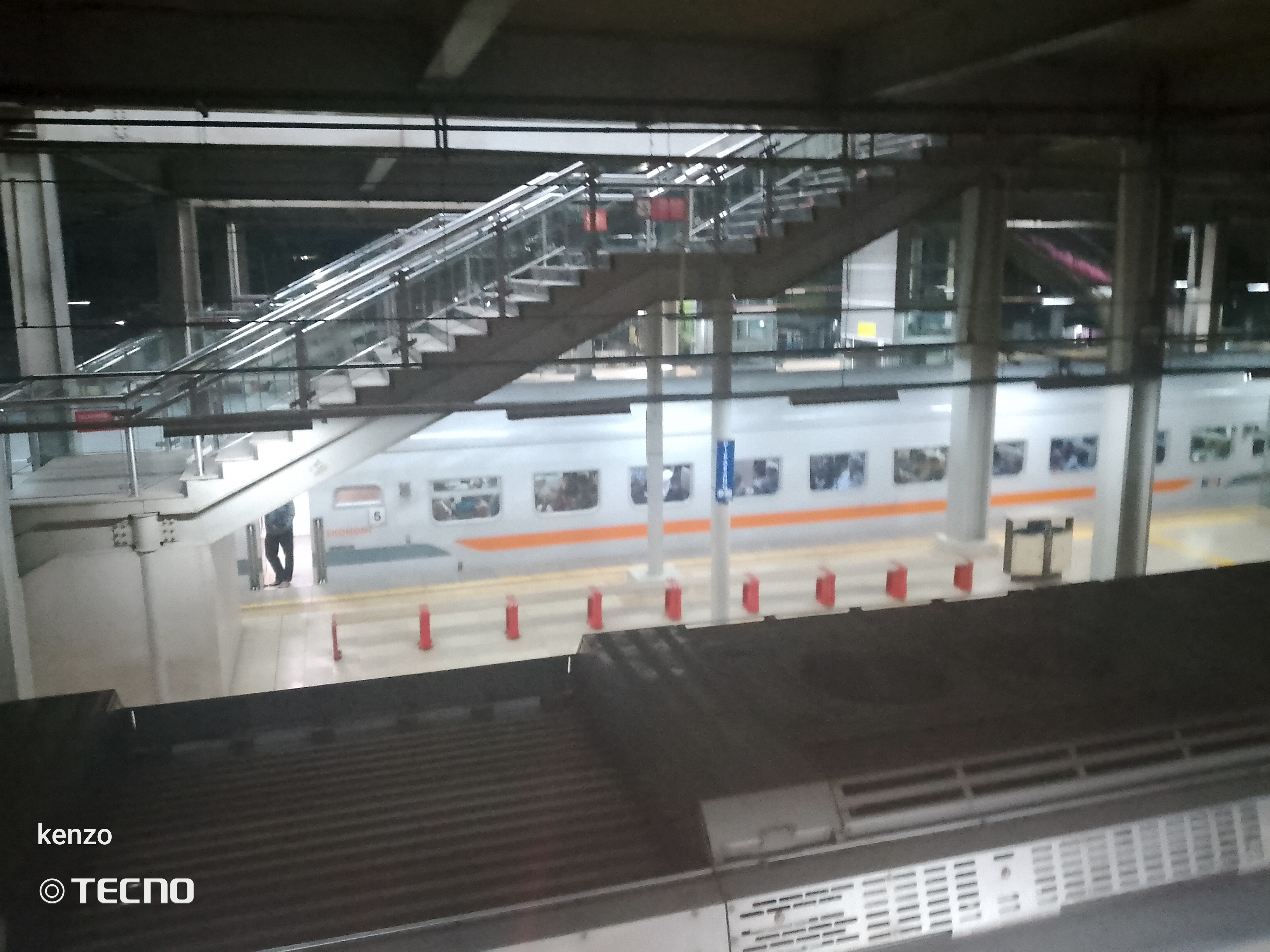 CL WALAHAR  di Stasiun Indonesia - foto kereta api terbaru