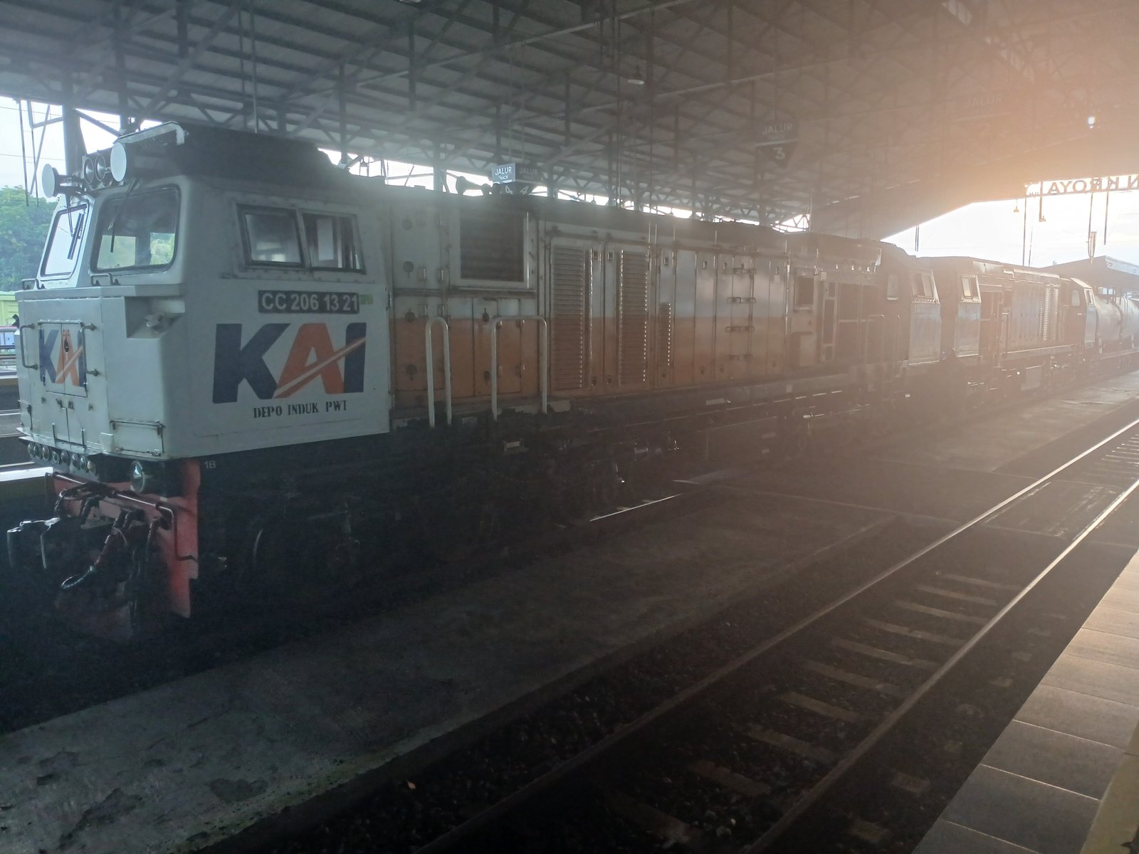 Foto Double traksi cc 206 13 21 dan cc 206 15 04 di Indonesia
