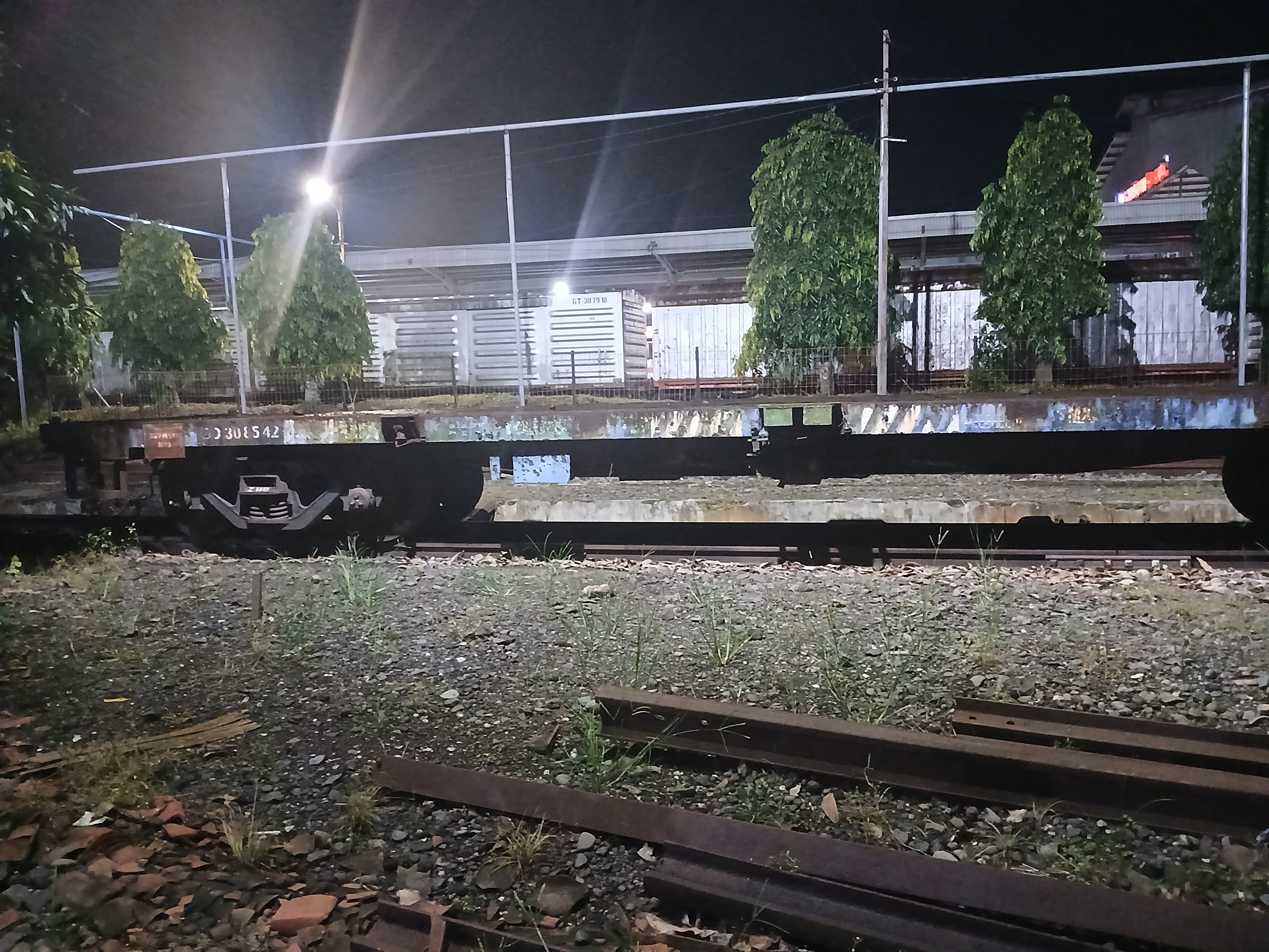 Gerbong datar tua di Indonesia - foto kereta api