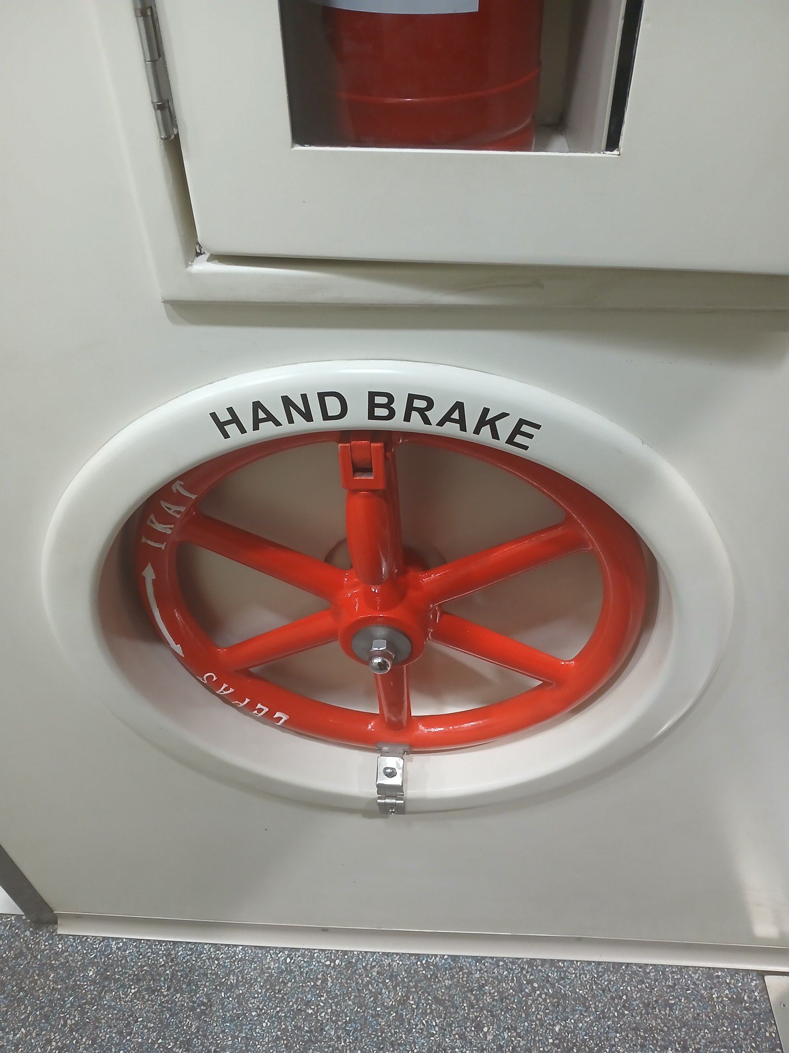 Foto Hand brake hanya untuk darurat di Indonesia