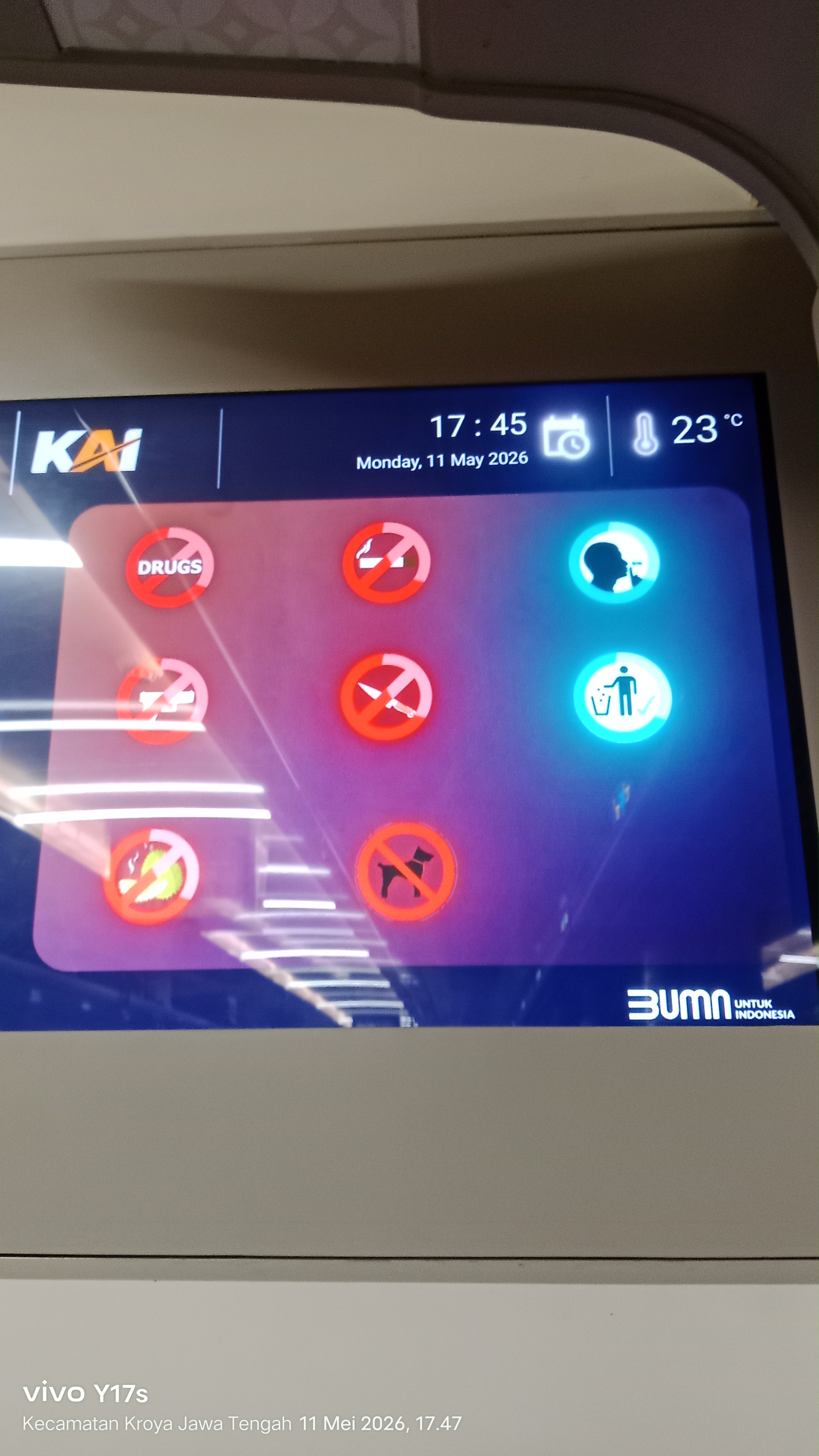 Himbauan dan larangan pada saat naik kereta api