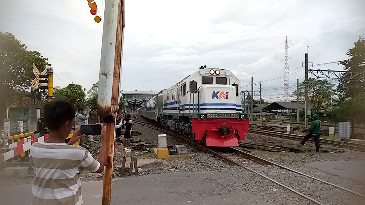 Hunting  di Stasiun Indonesia - foto kereta api terbaru