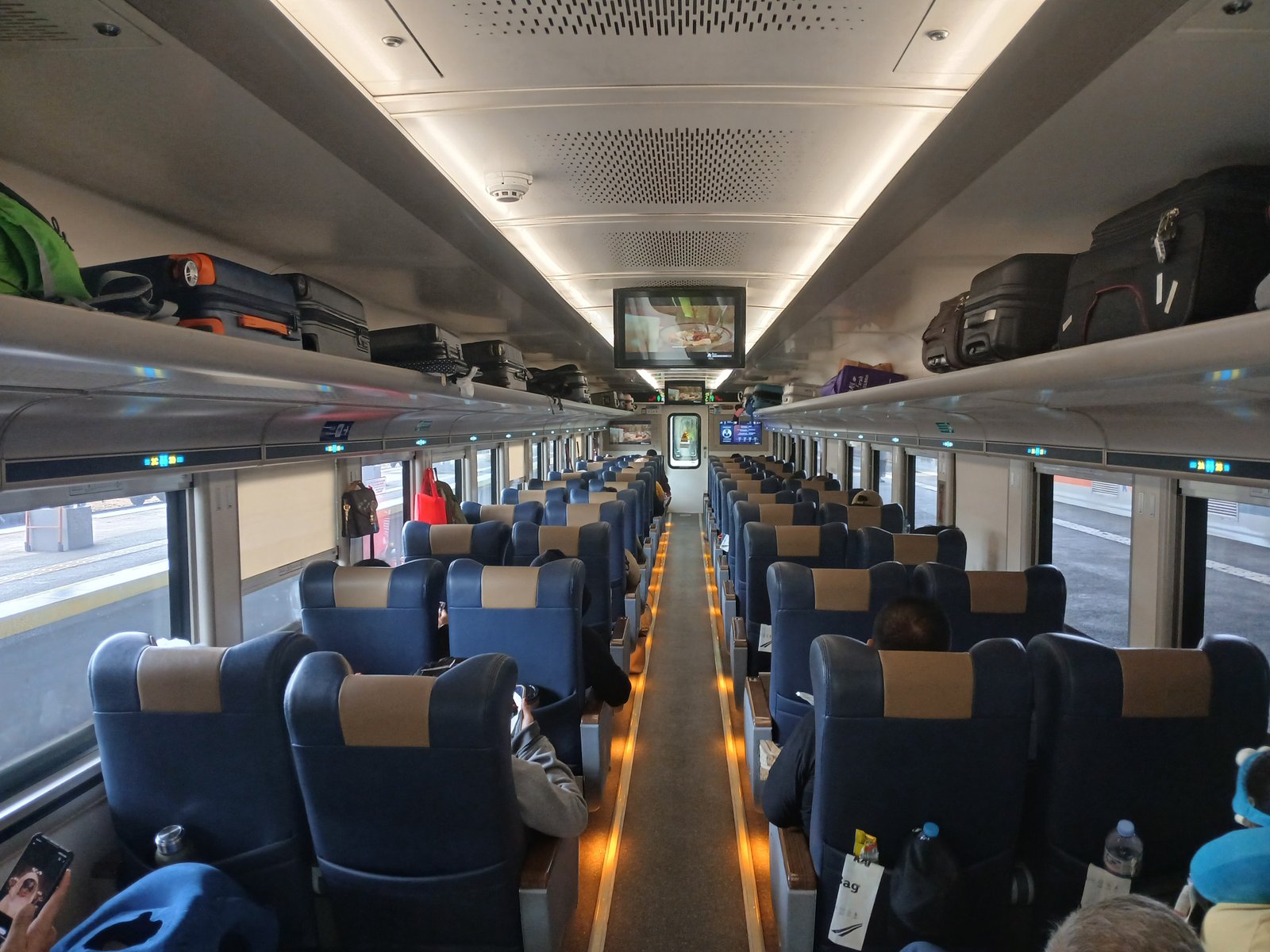 Indahnya di kereta